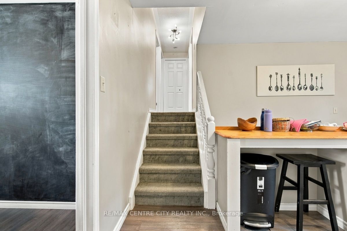 215 Walmer Grove Property Photo 21