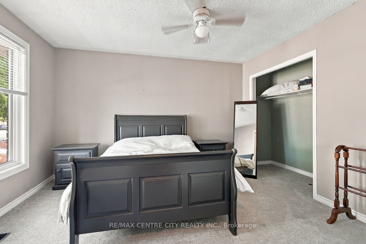 215 Walmer Grove Property Photo 22
