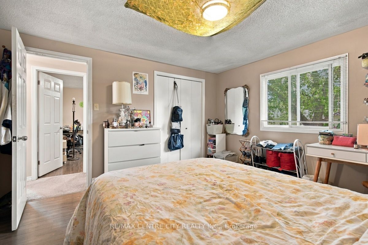 215 Walmer Grove Property Photo 25