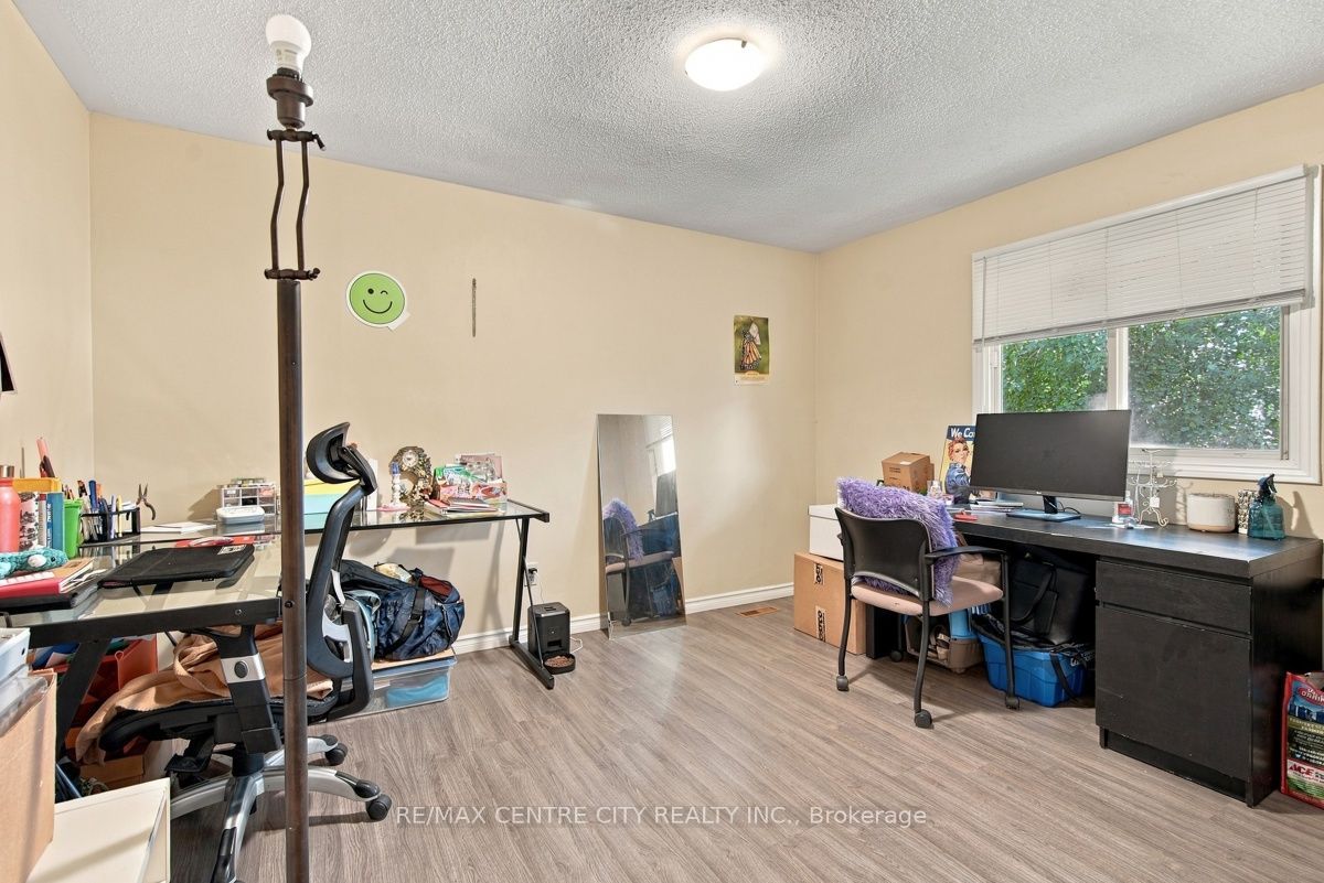 215 Walmer Grove Property Photo 26
