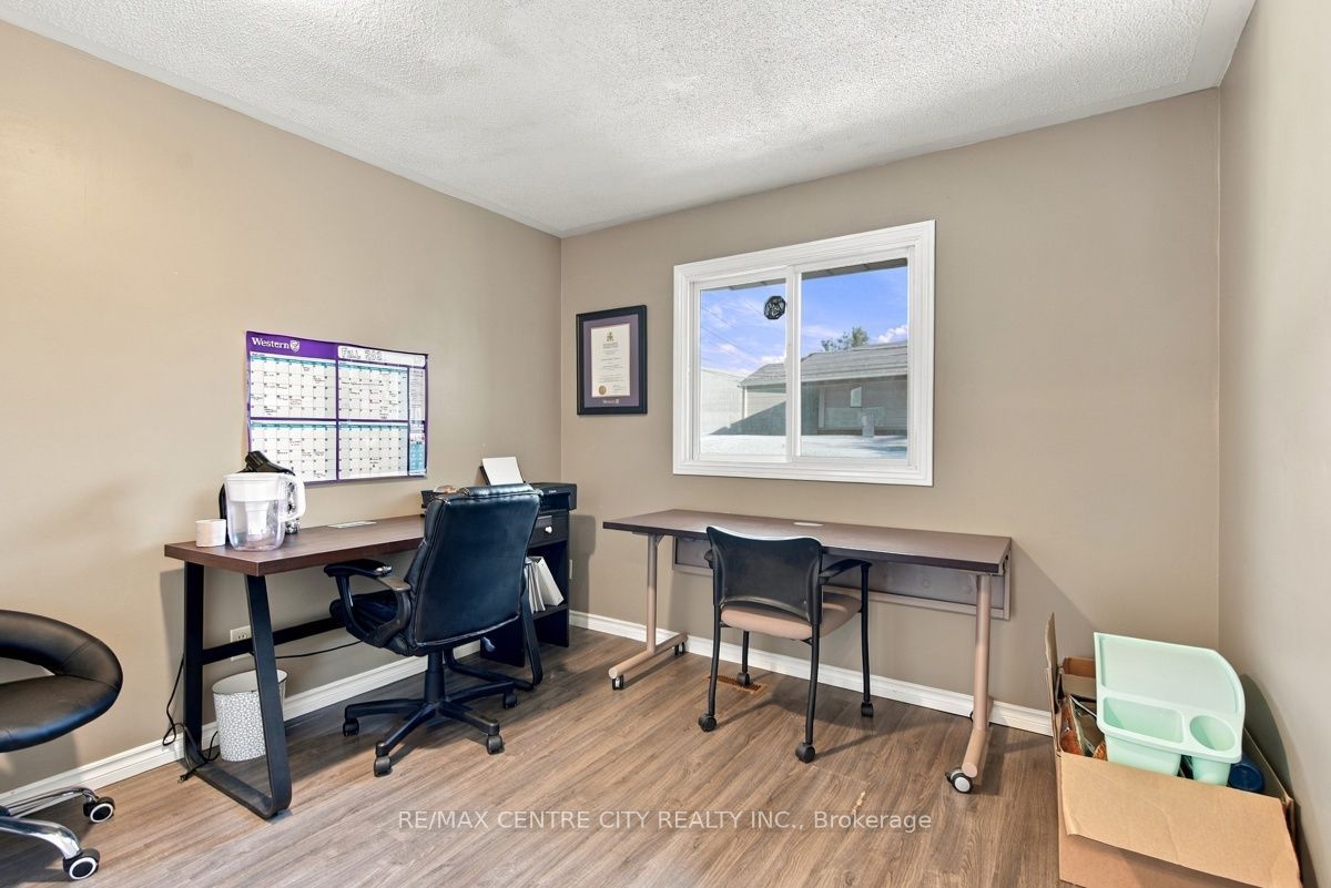 215 Walmer Grove Property Photo 28