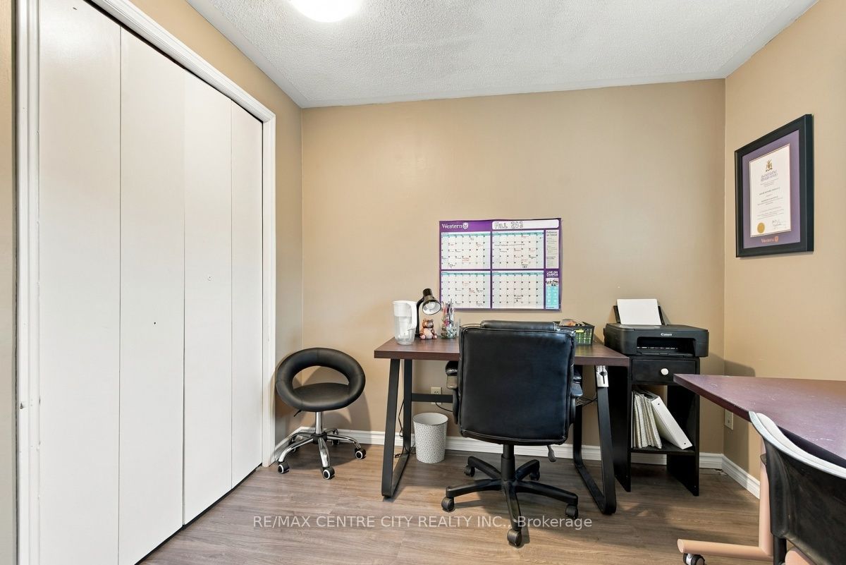 215 Walmer Grove Property Photo 29
