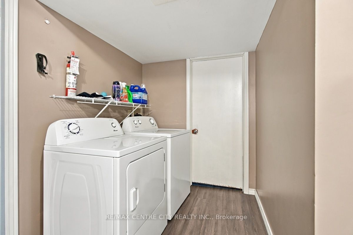 215 Walmer Grove Property Photo 39