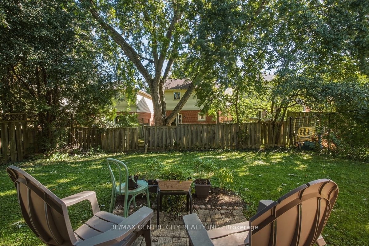 215 Walmer Grove Property Photo 42