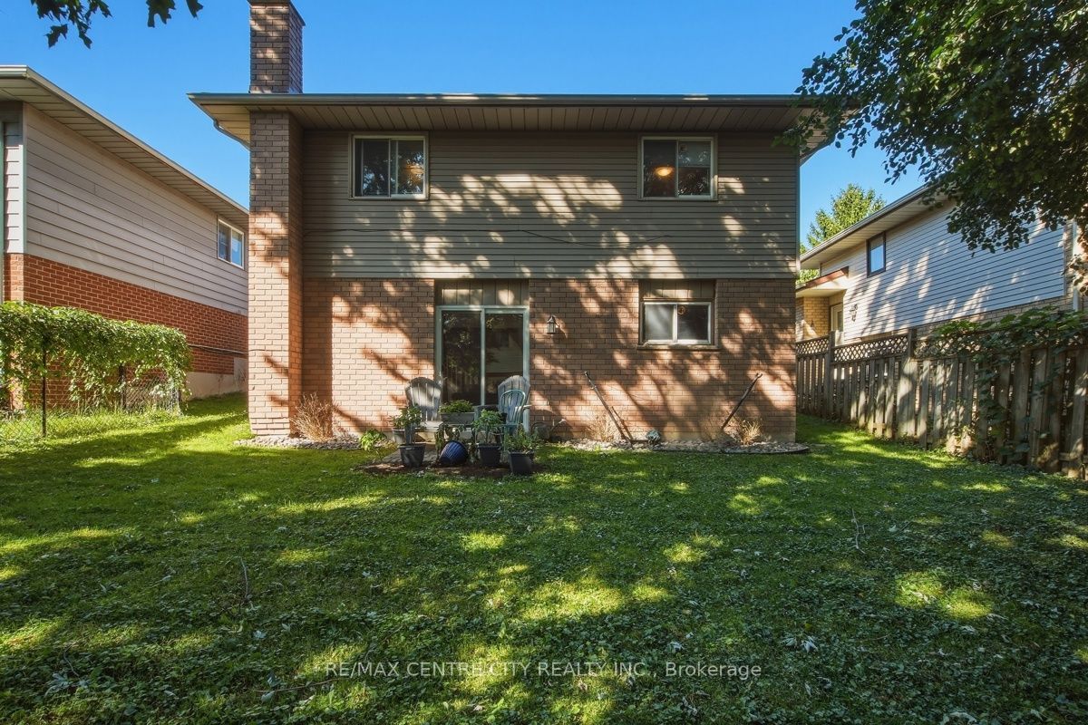 215 Walmer Grove Property Photo 44