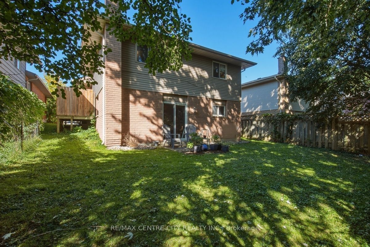 215 Walmer Grove Property Photo 46