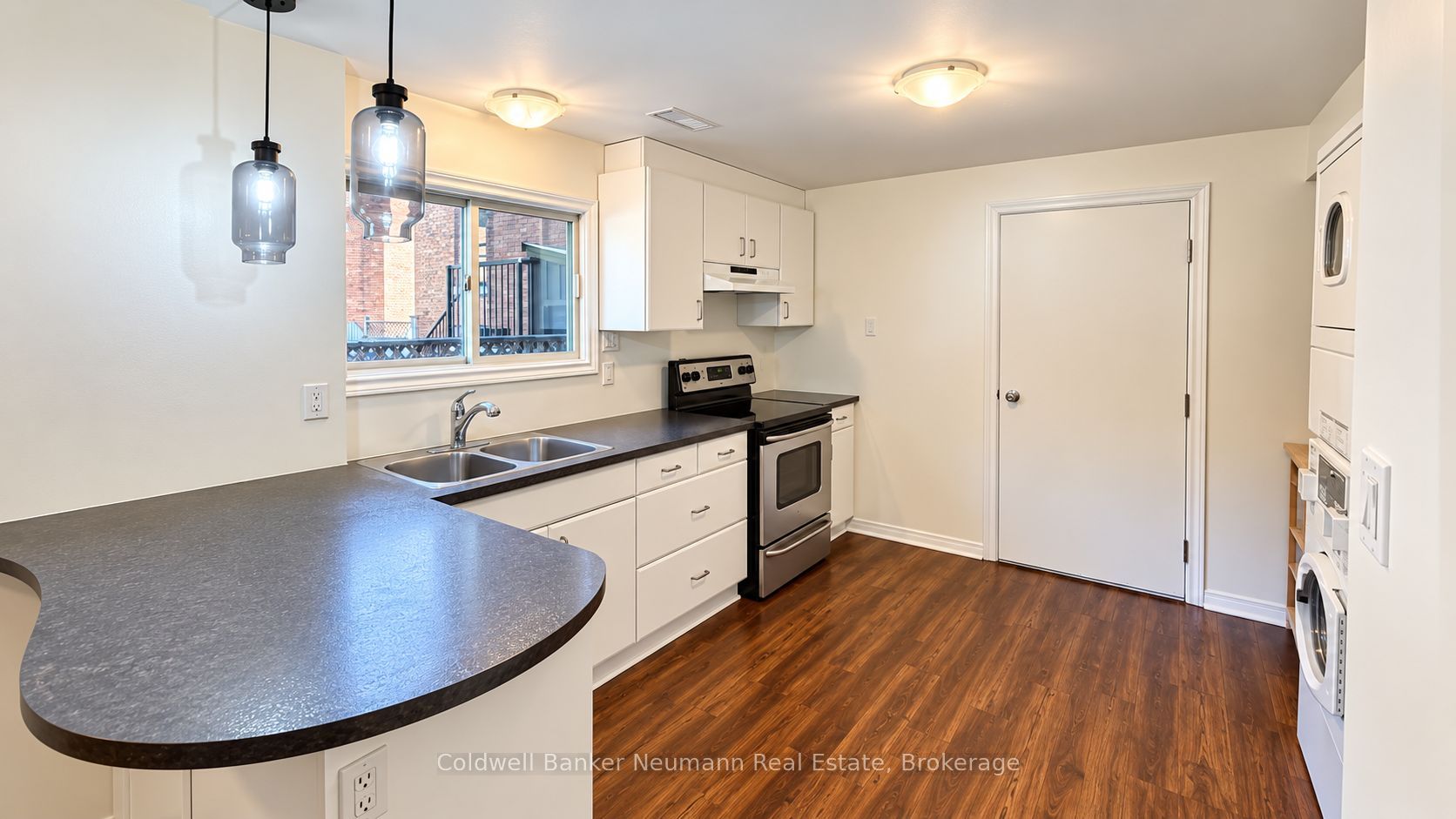 108 Toronto Street Property Photo 5