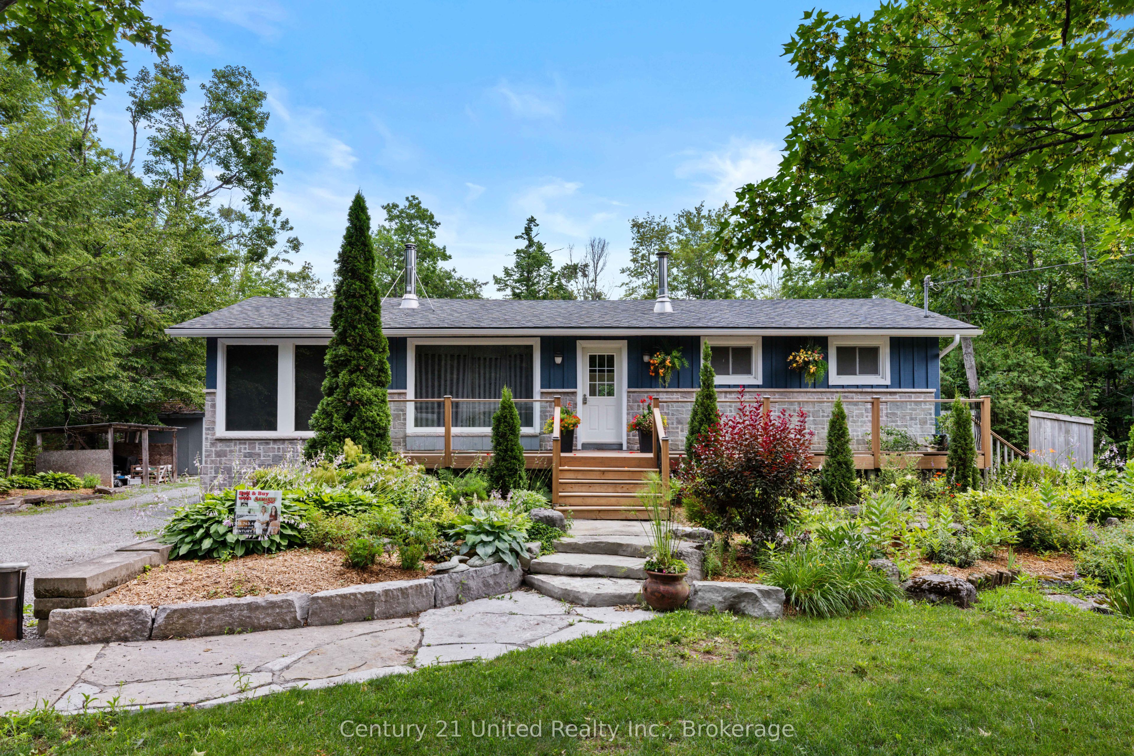25 Sugarbush Boulevard Property Photo 1