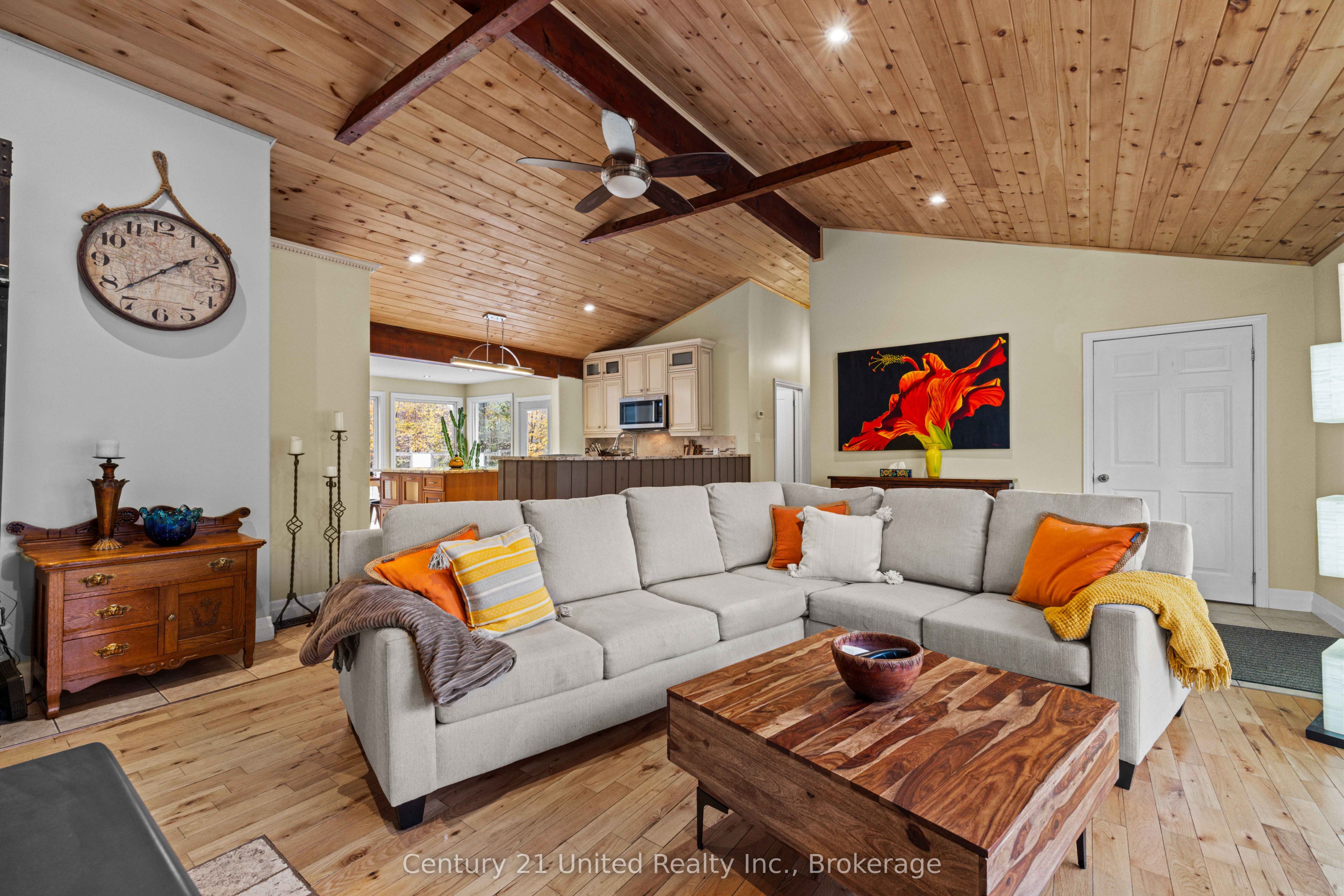 25 Sugarbush Boulevard Property Photo 3