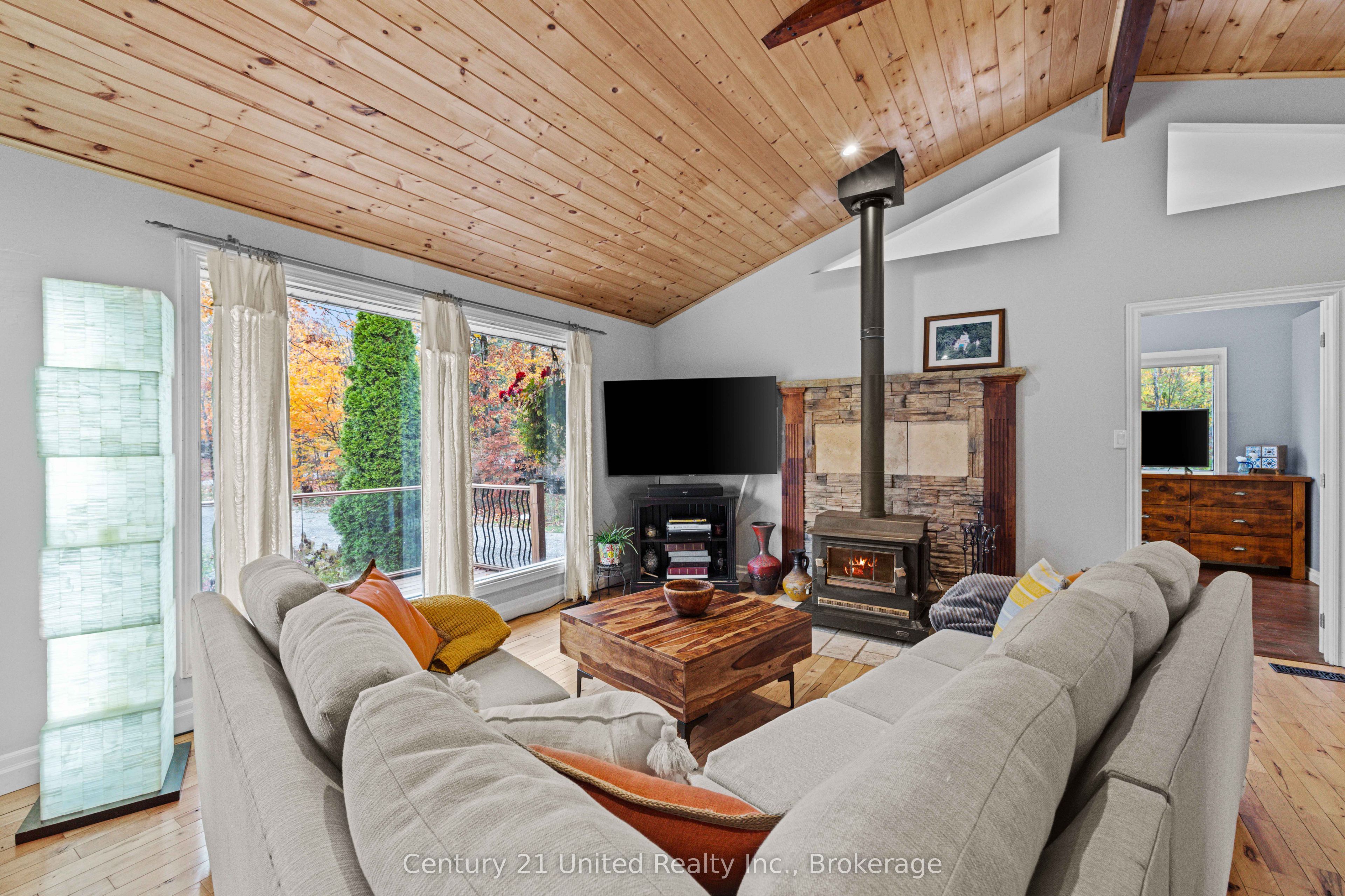 25 Sugarbush Boulevard Property Photo 5