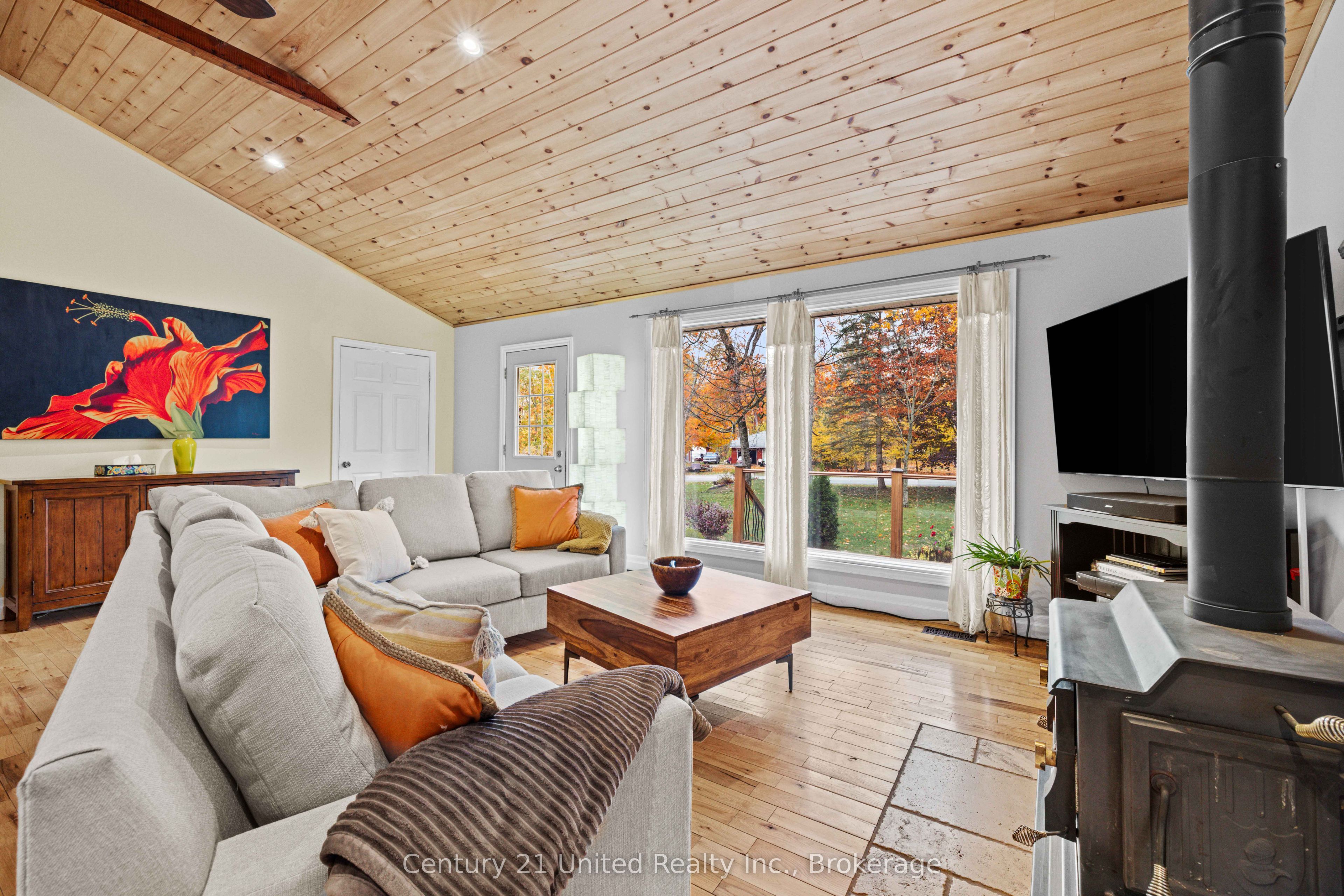 25 Sugarbush Boulevard Property Photo 6