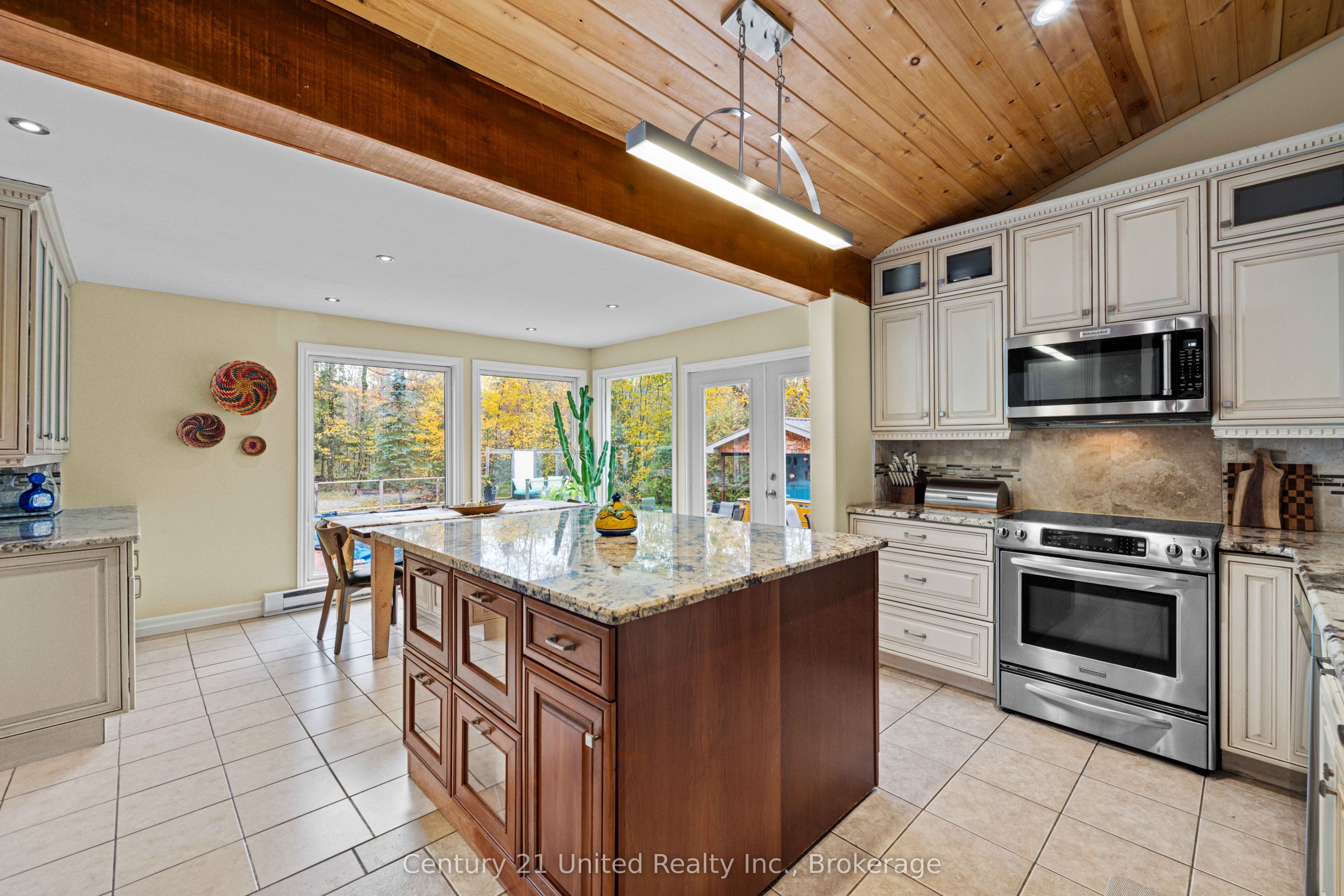 25 Sugarbush Boulevard Property Photo 7