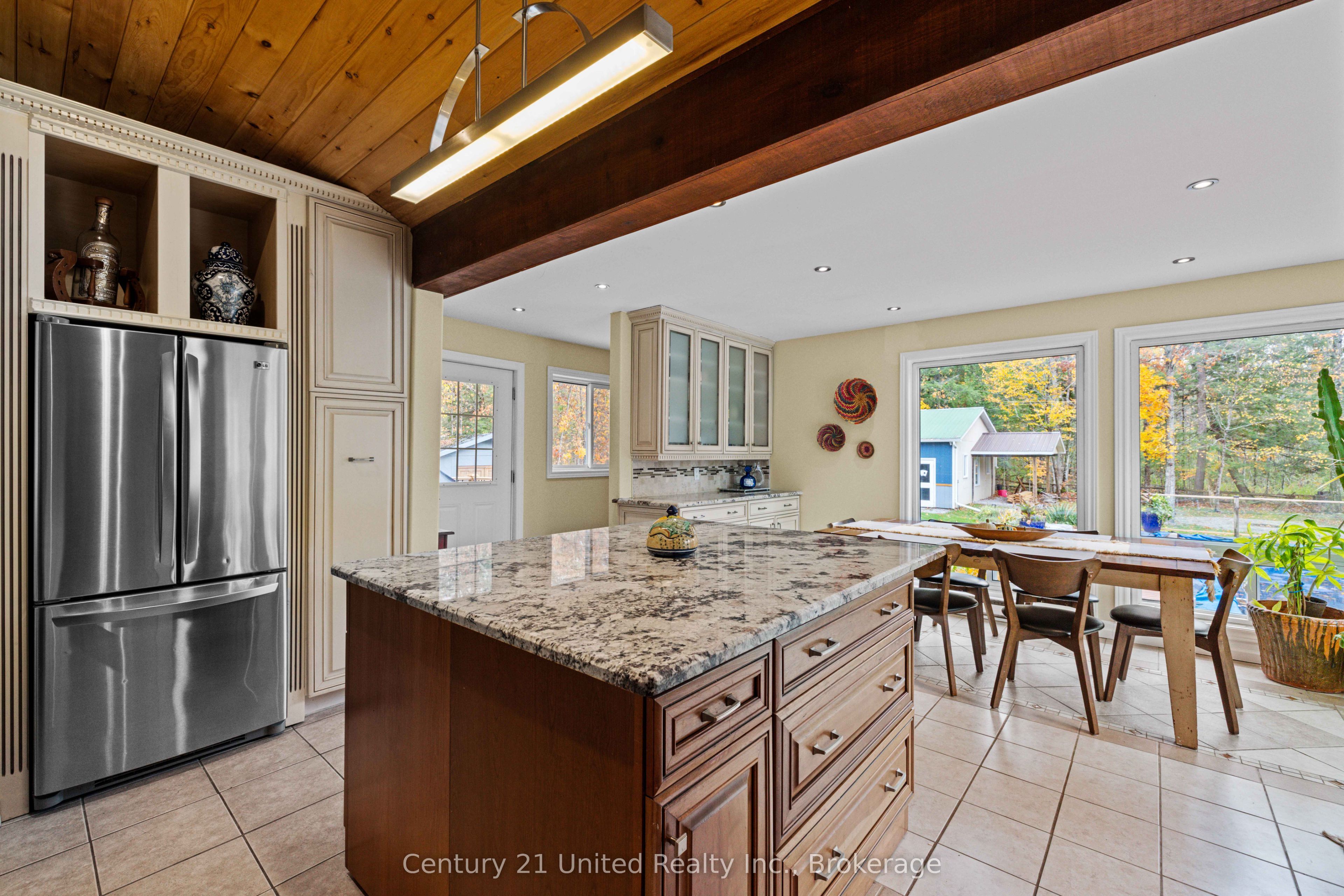 25 Sugarbush Boulevard Property Photo 8