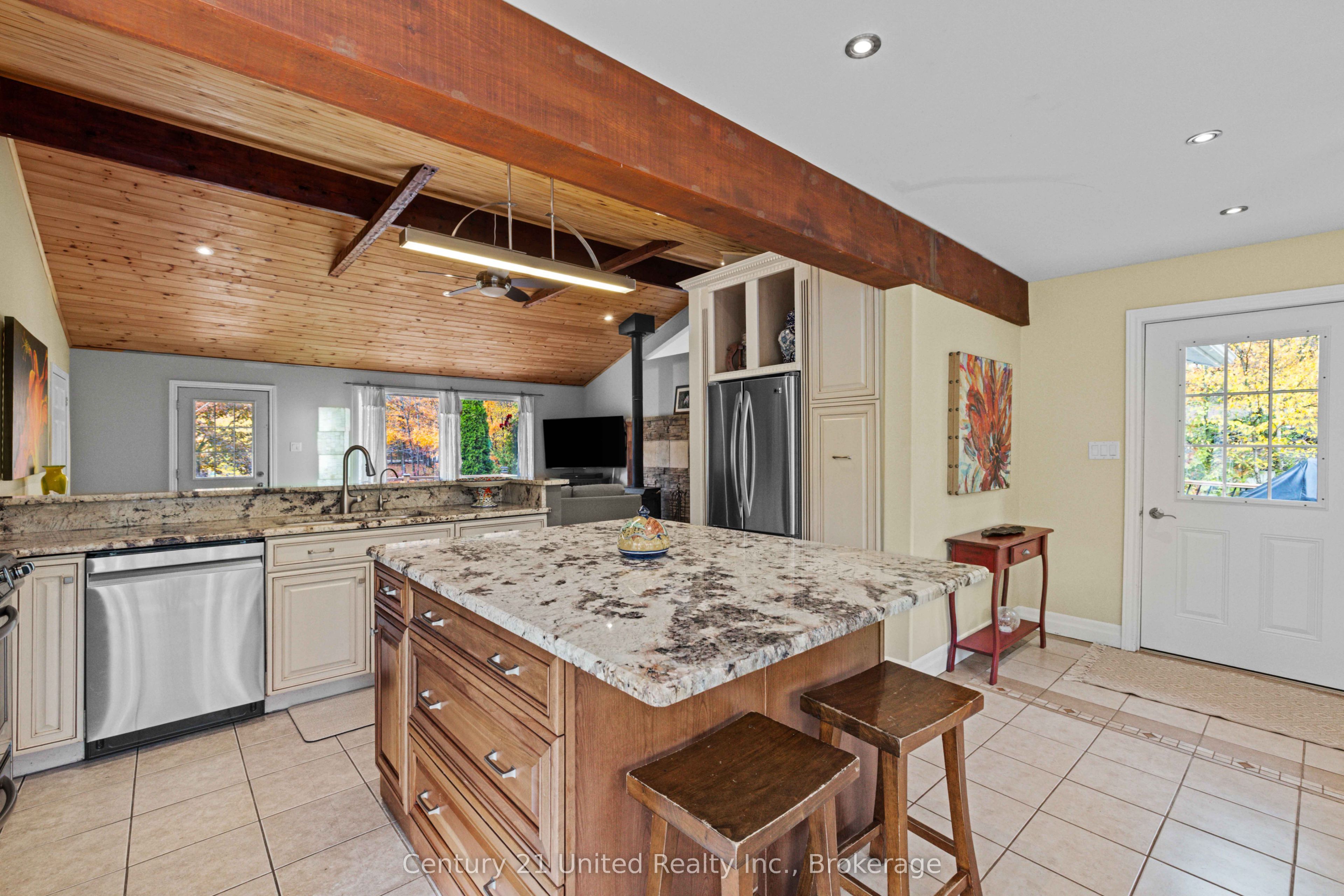 25 Sugarbush Boulevard Property Photo 9