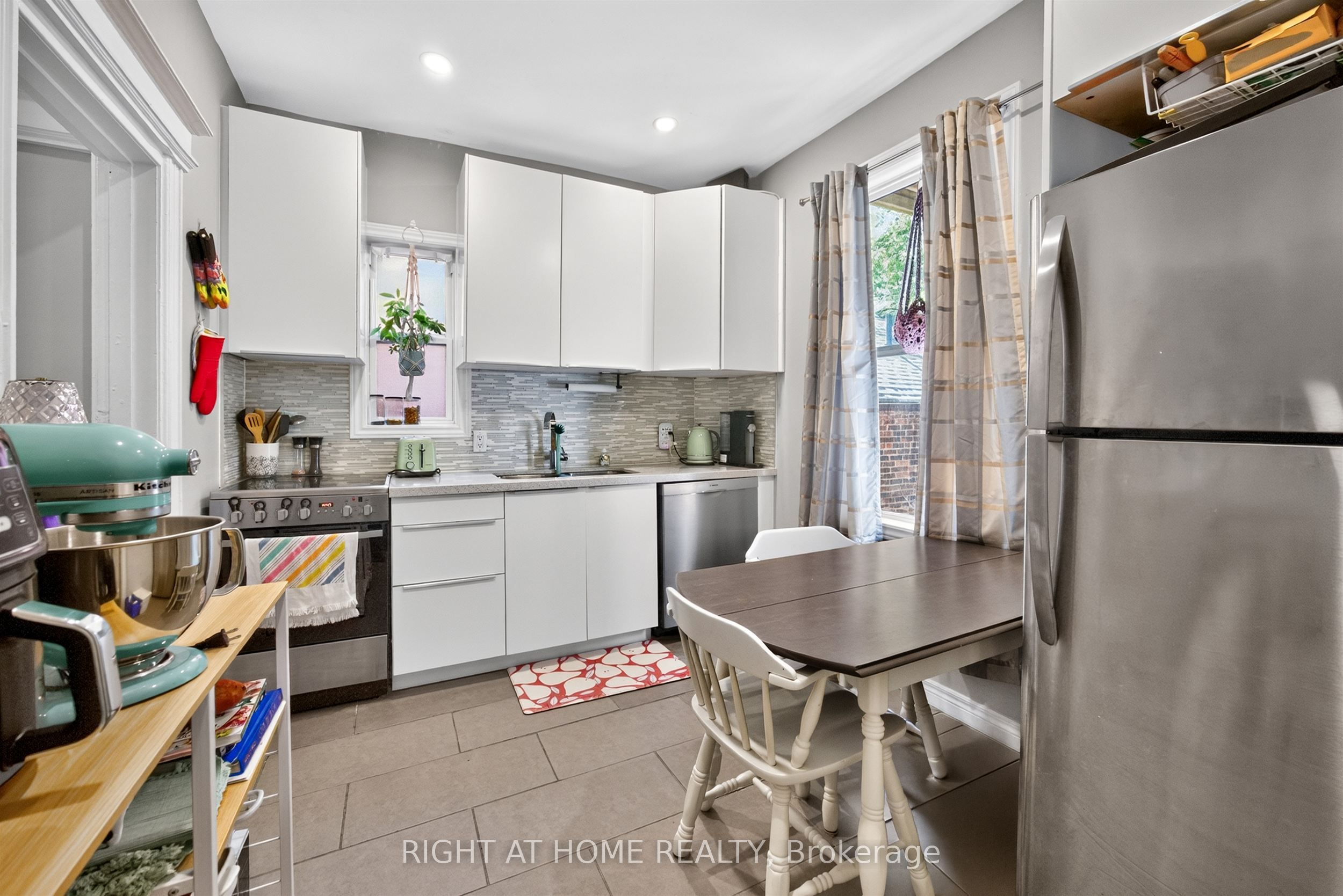 24 Locke Street S 1 Property Photo 10