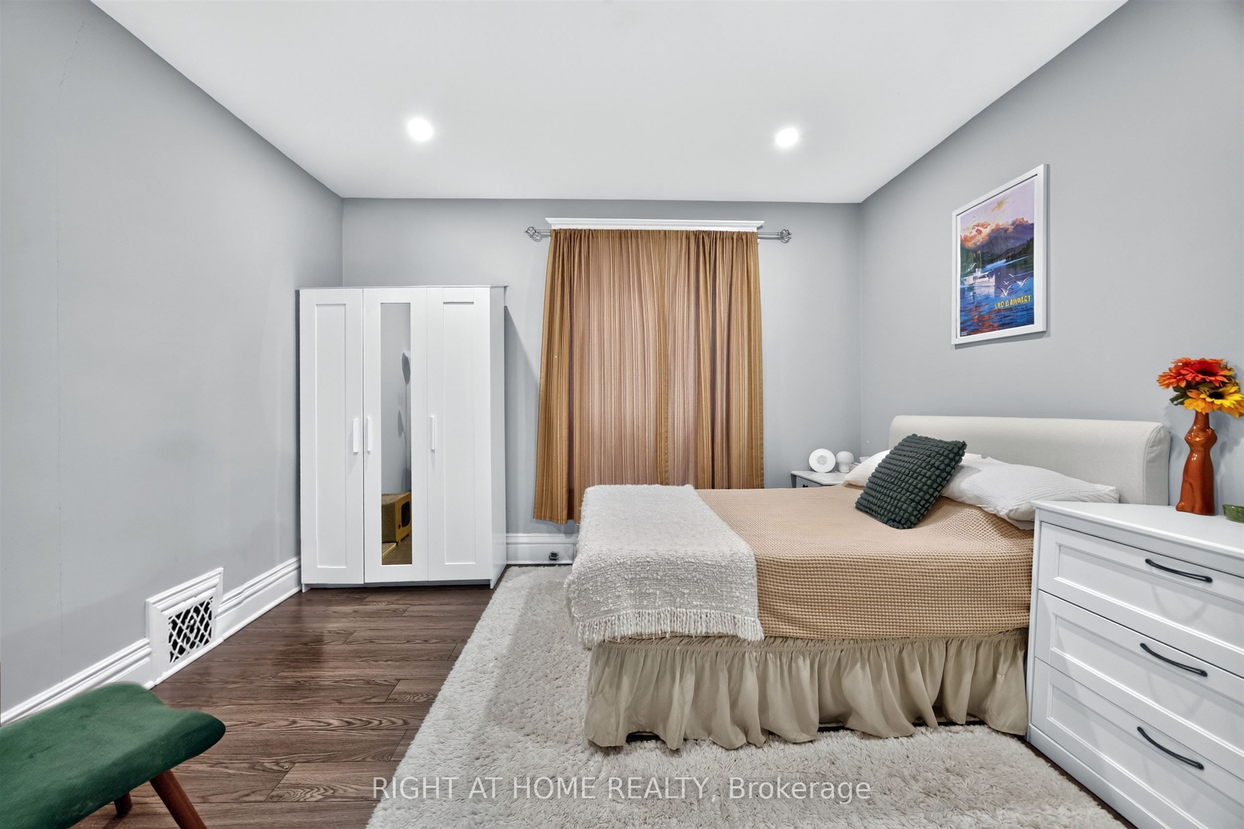 24 Locke Street S 1 Property Photo 16