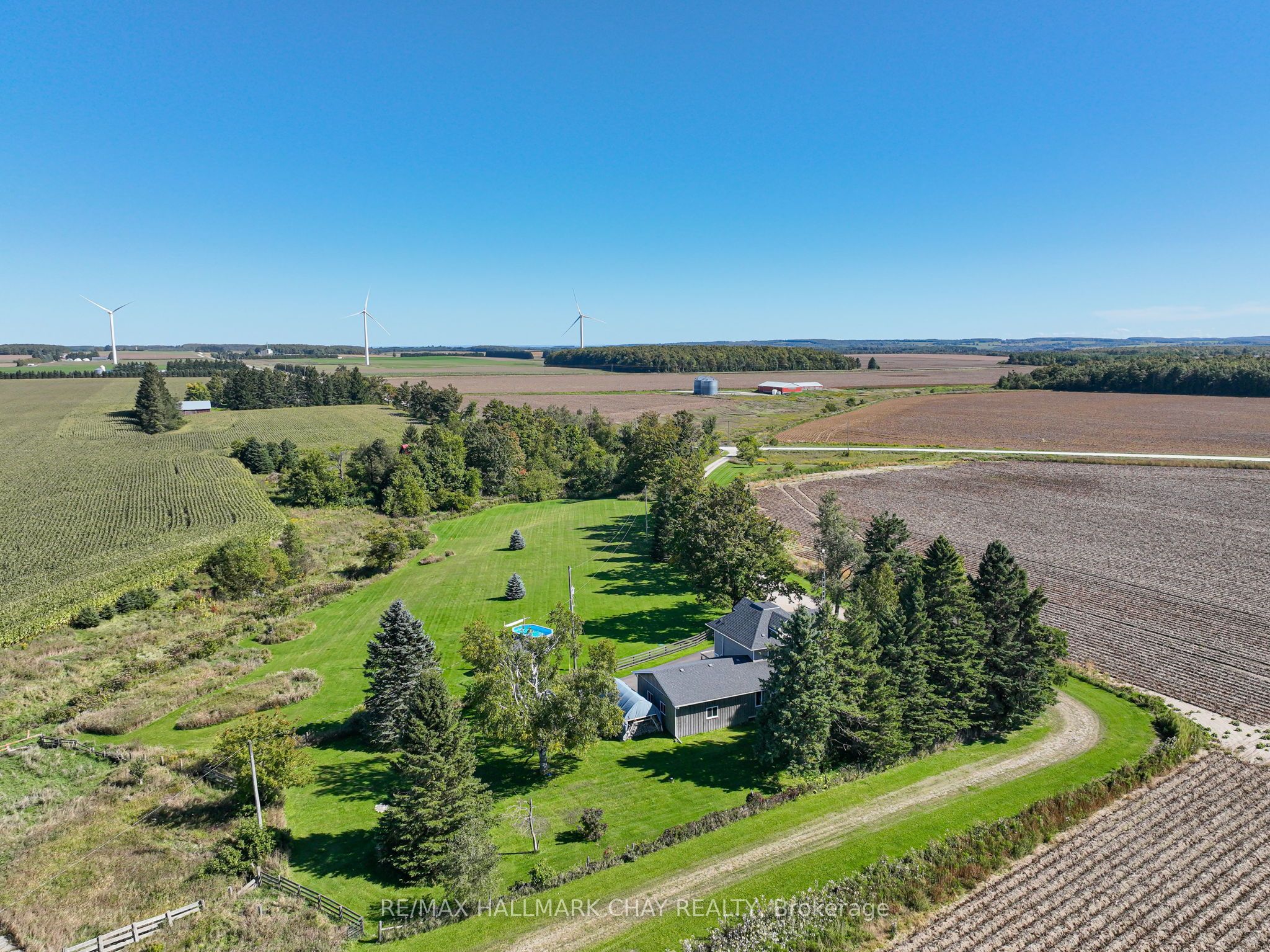 665221 20 Sideroad Property Photo 44