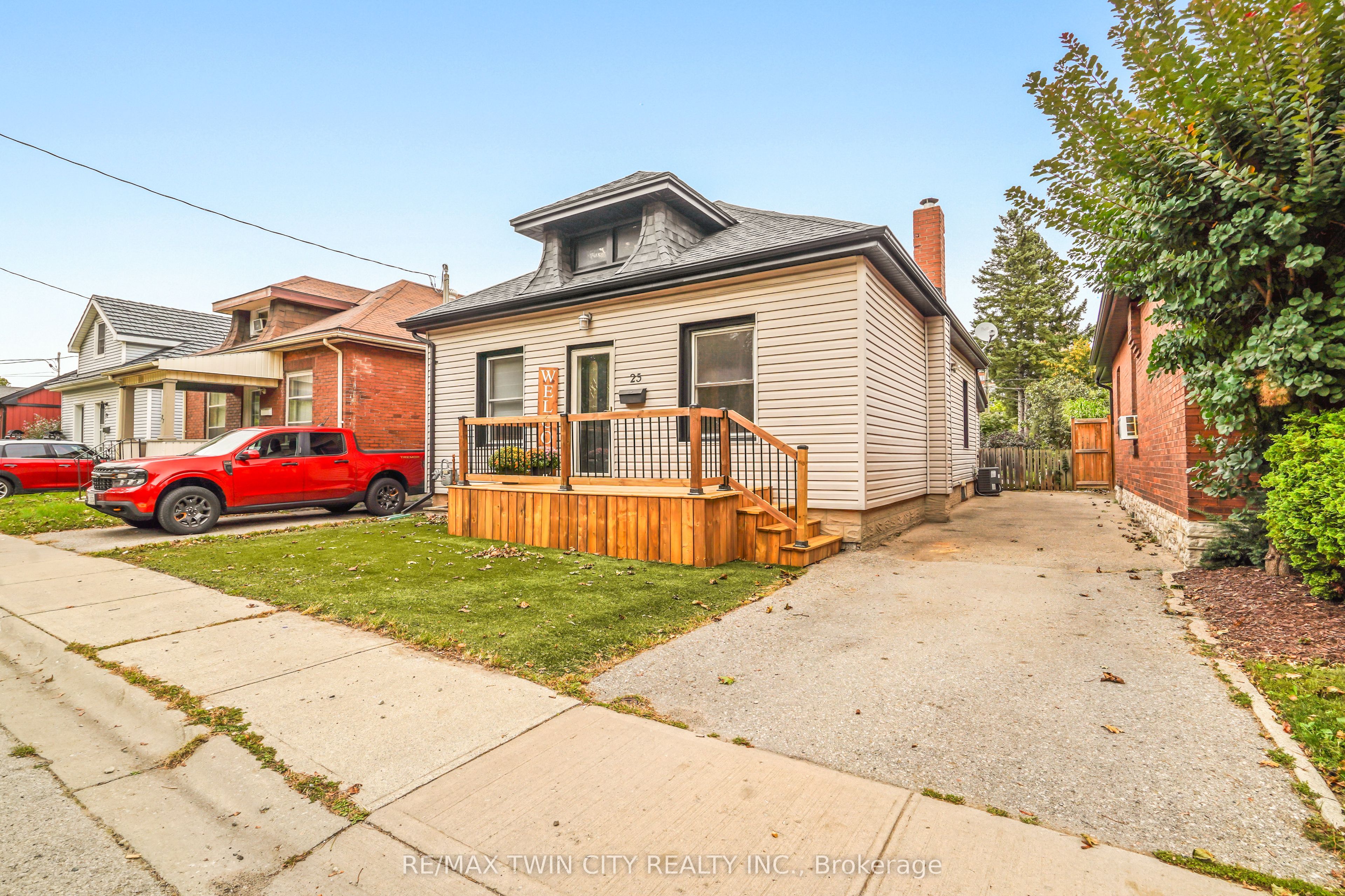25 Alonzo Street Property Photo 3