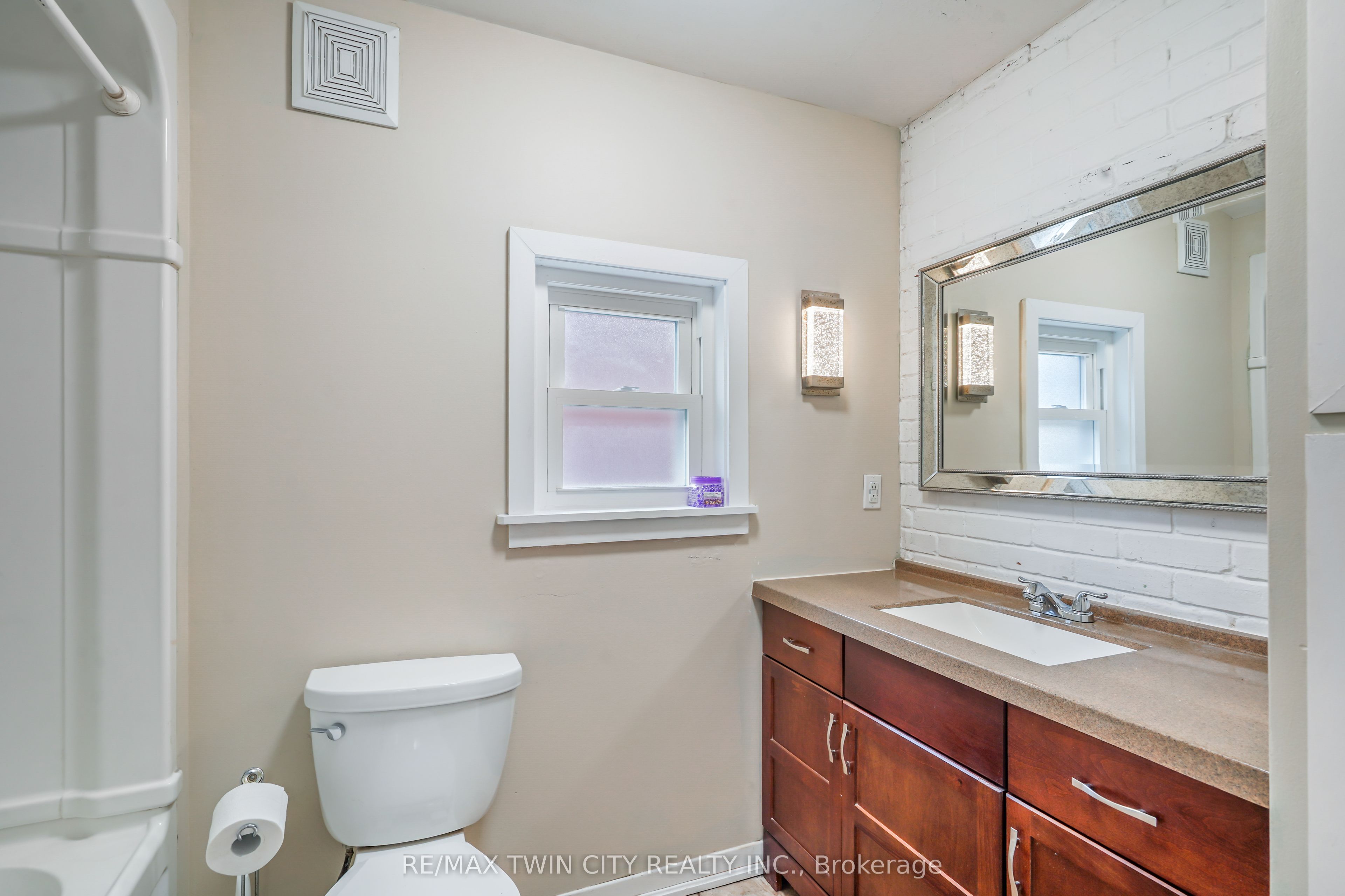 25 Alonzo Street Property Photo 26