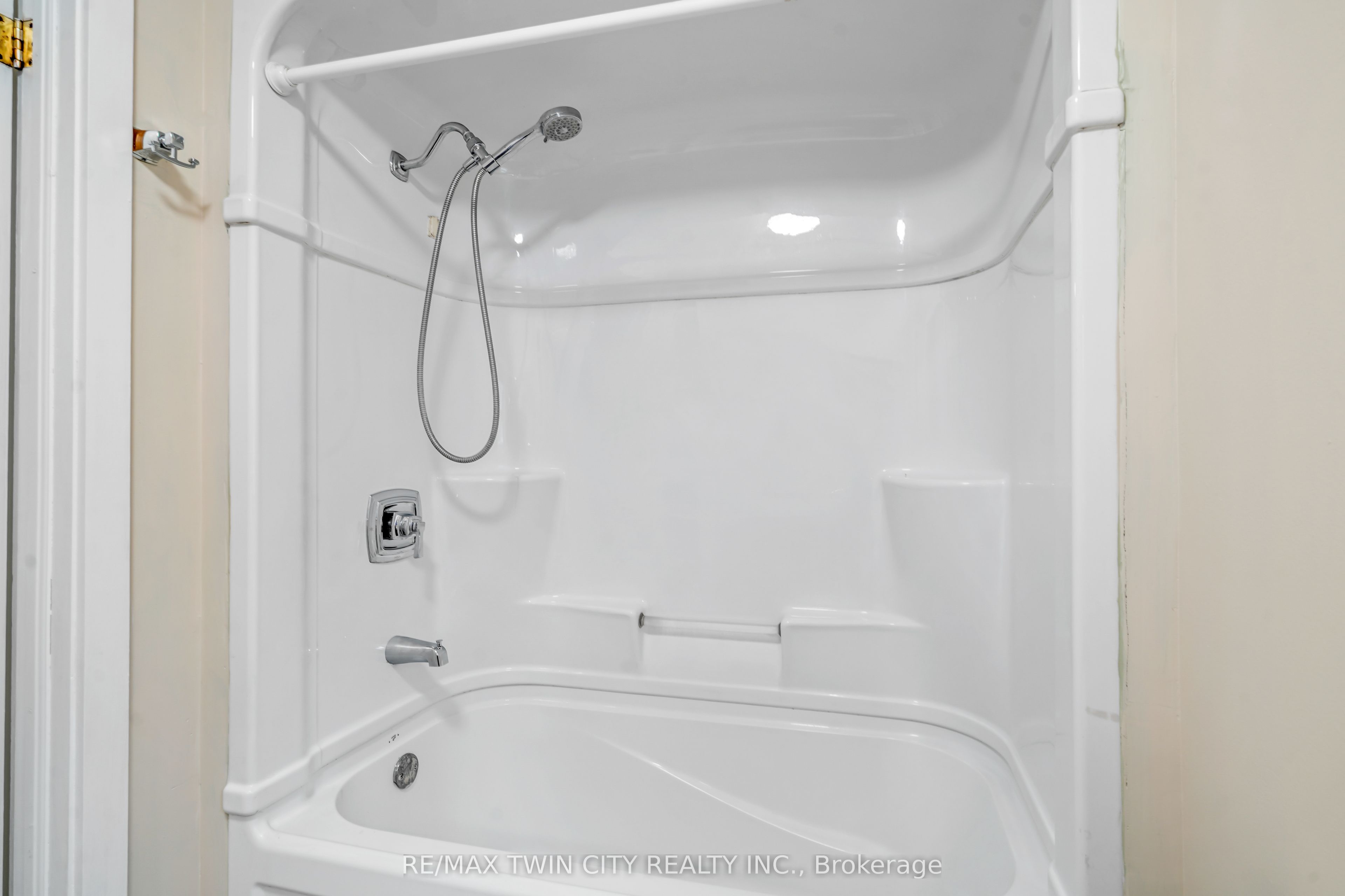 25 Alonzo Street Property Photo 28