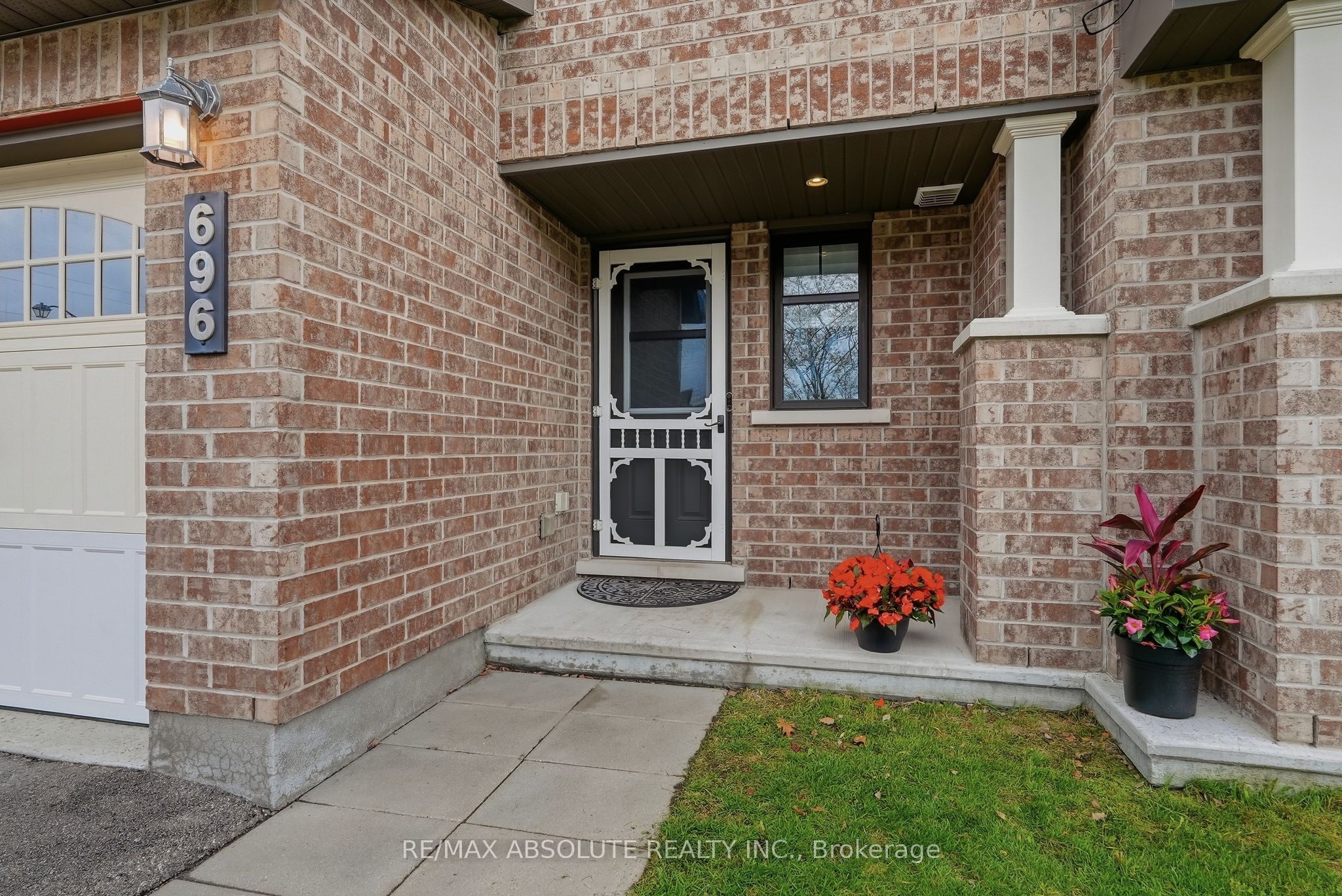 696 Trigoria Crescent Property Photo 2