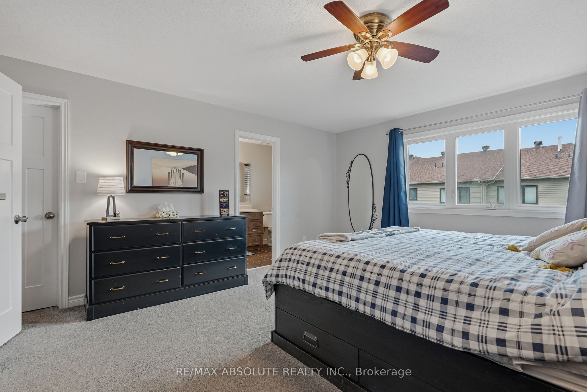 696 Trigoria Crescent Property Photo 16