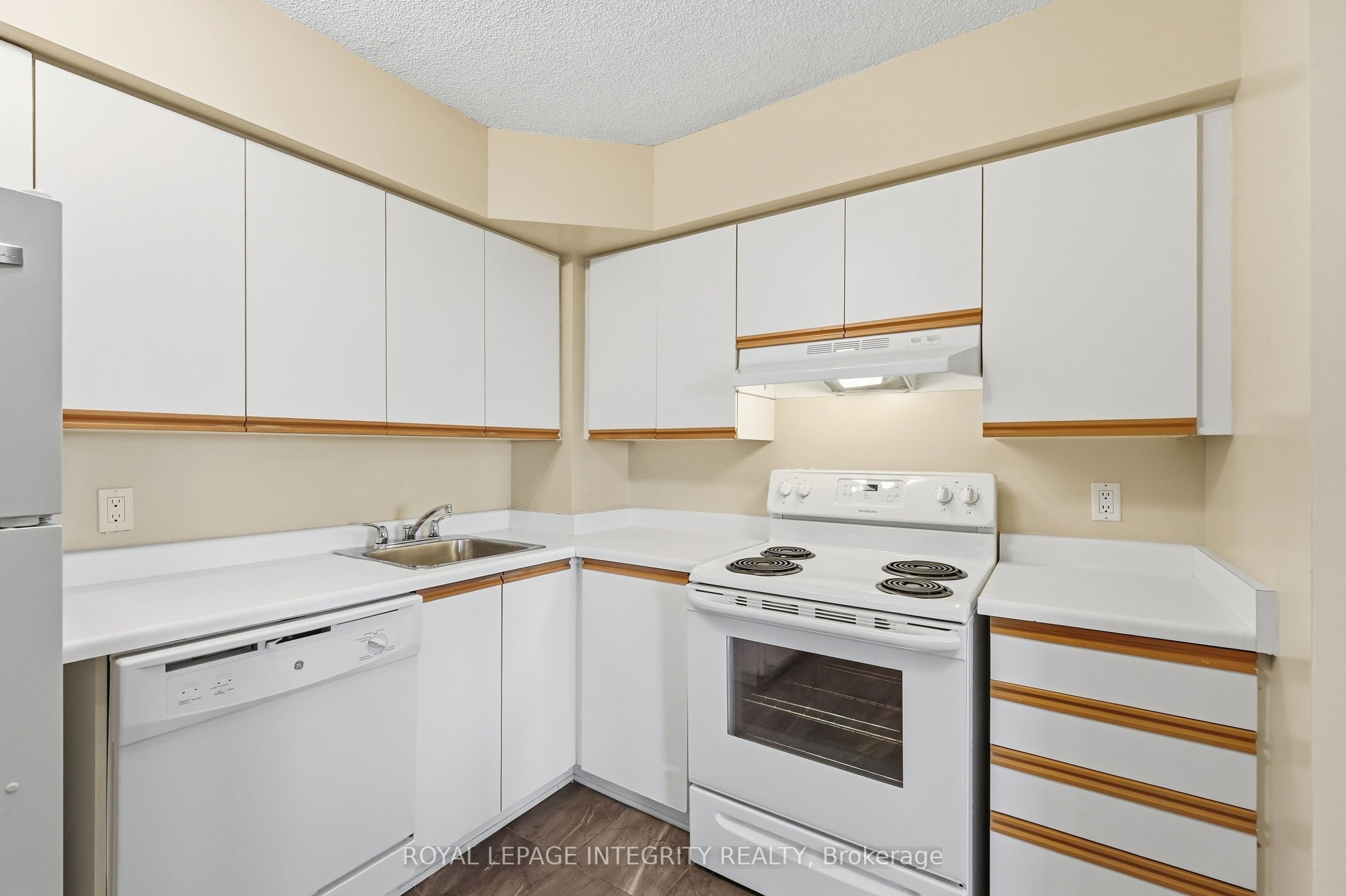 1025 Grenon Avenue 808 Property Photo 7