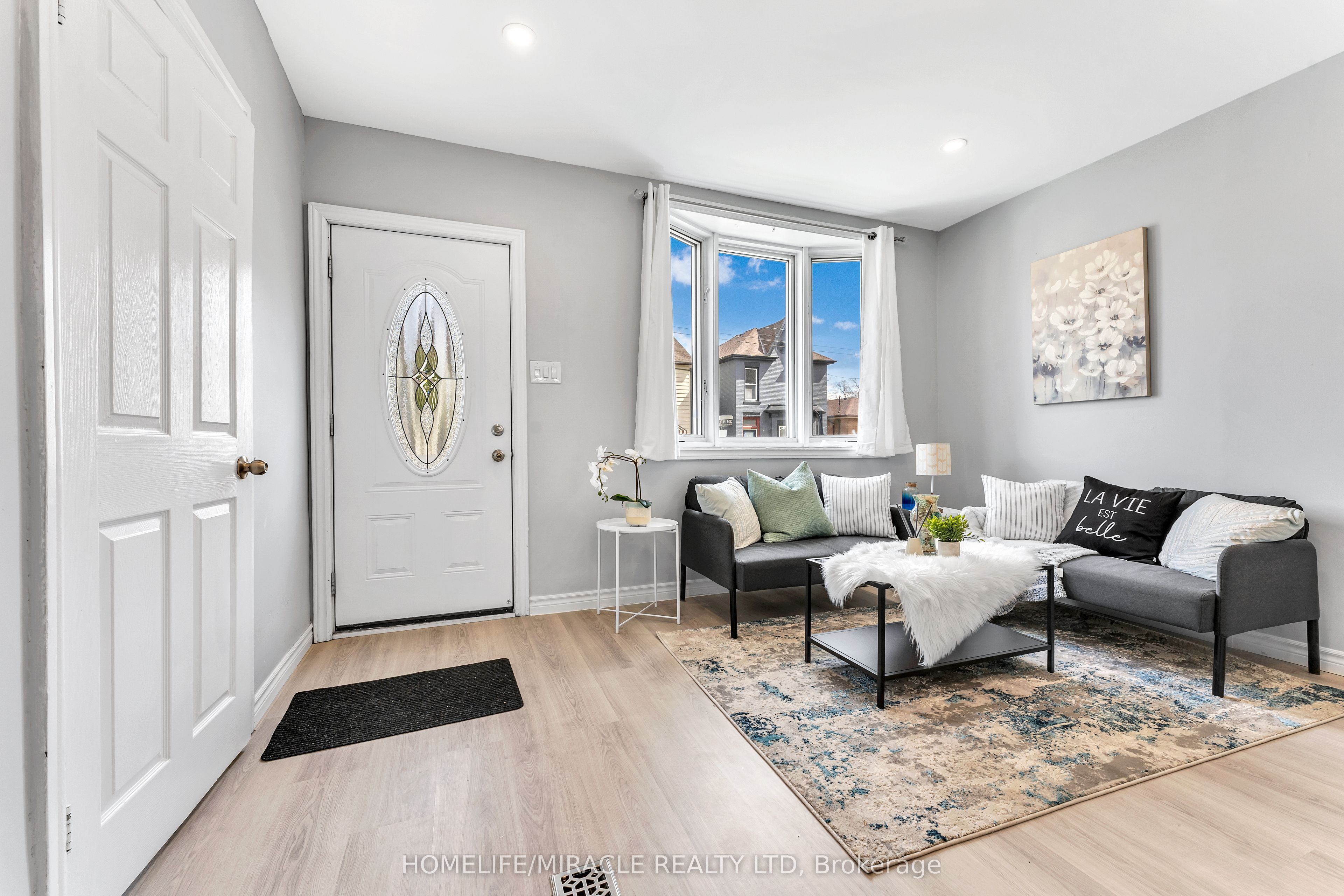 101 Emerald Street N Property Photo 1