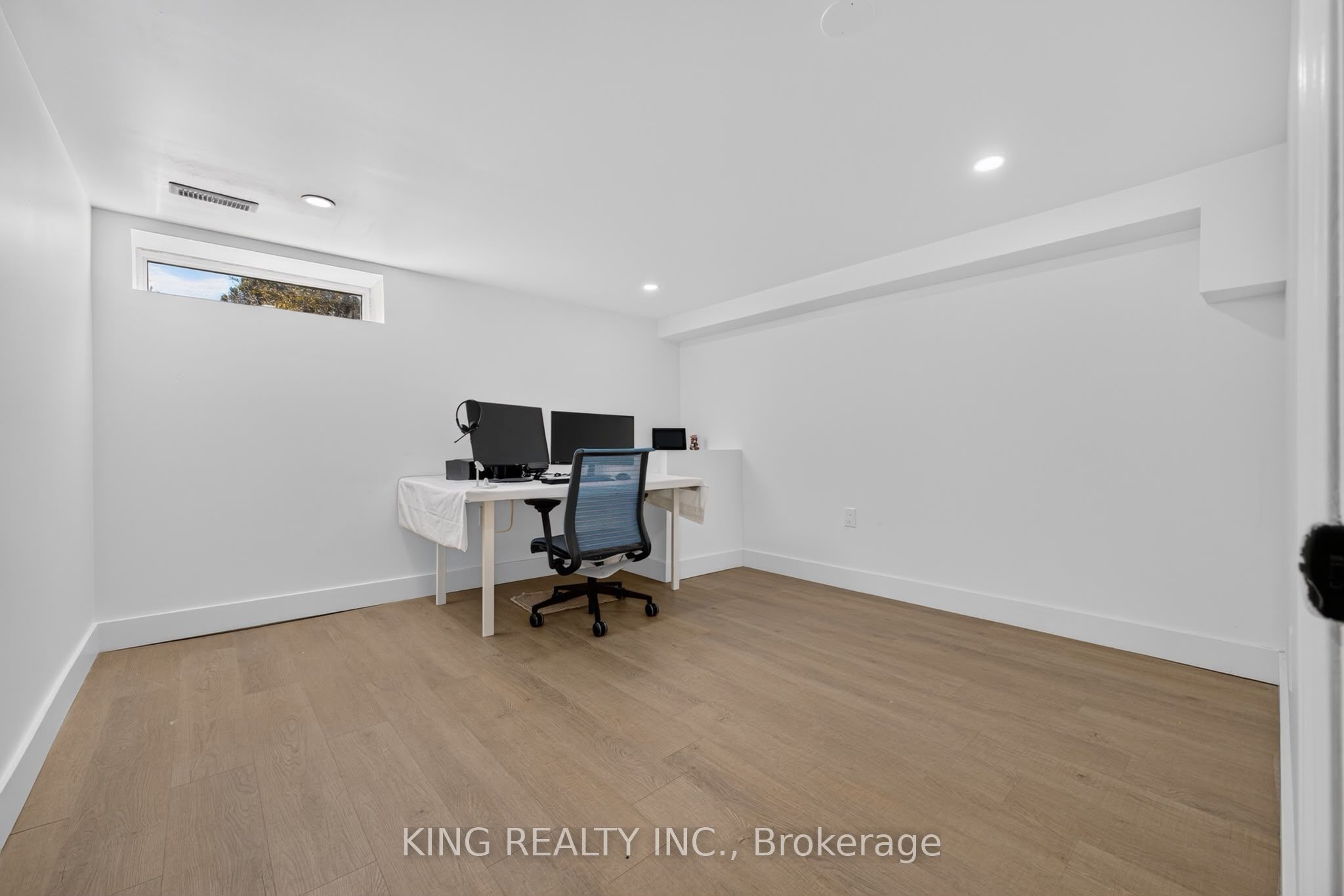 35 Hewko Street Property Photo 43