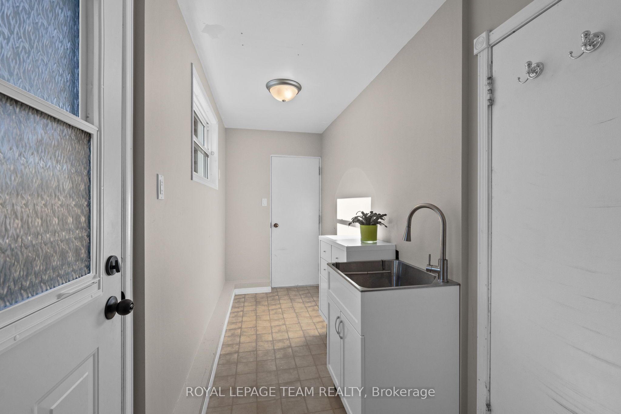 1610 Rideauvale Avenue Property Photo 18