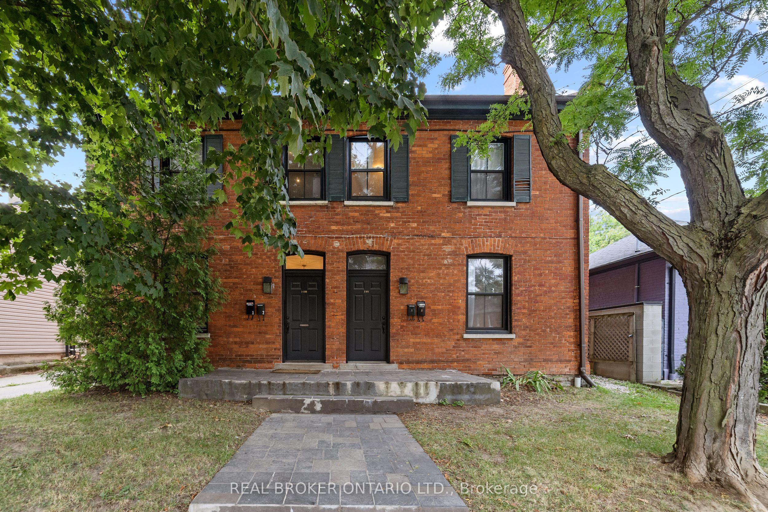 188-190 Caroline Street S Property Photo 1