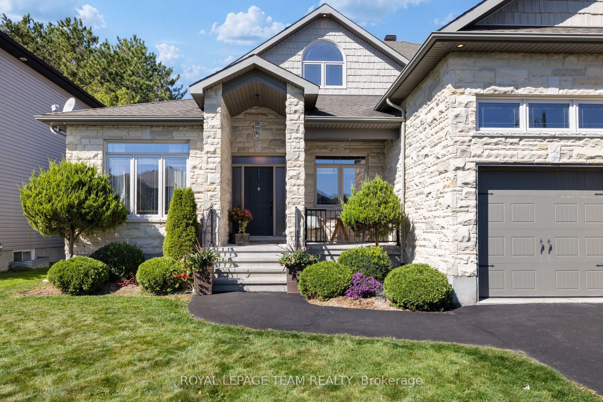 60 De La Rive Drive Property Photo 2