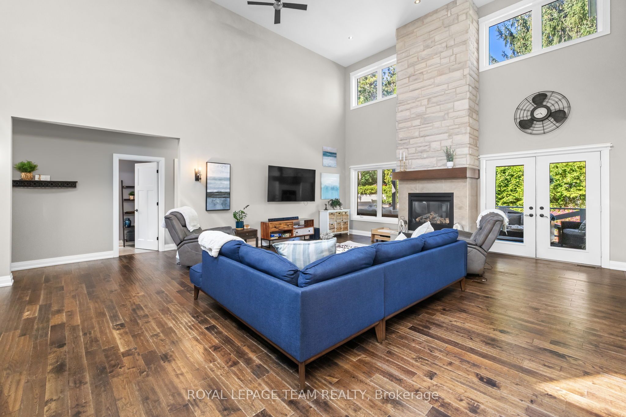 60 De La Rive Drive Property Photo 8