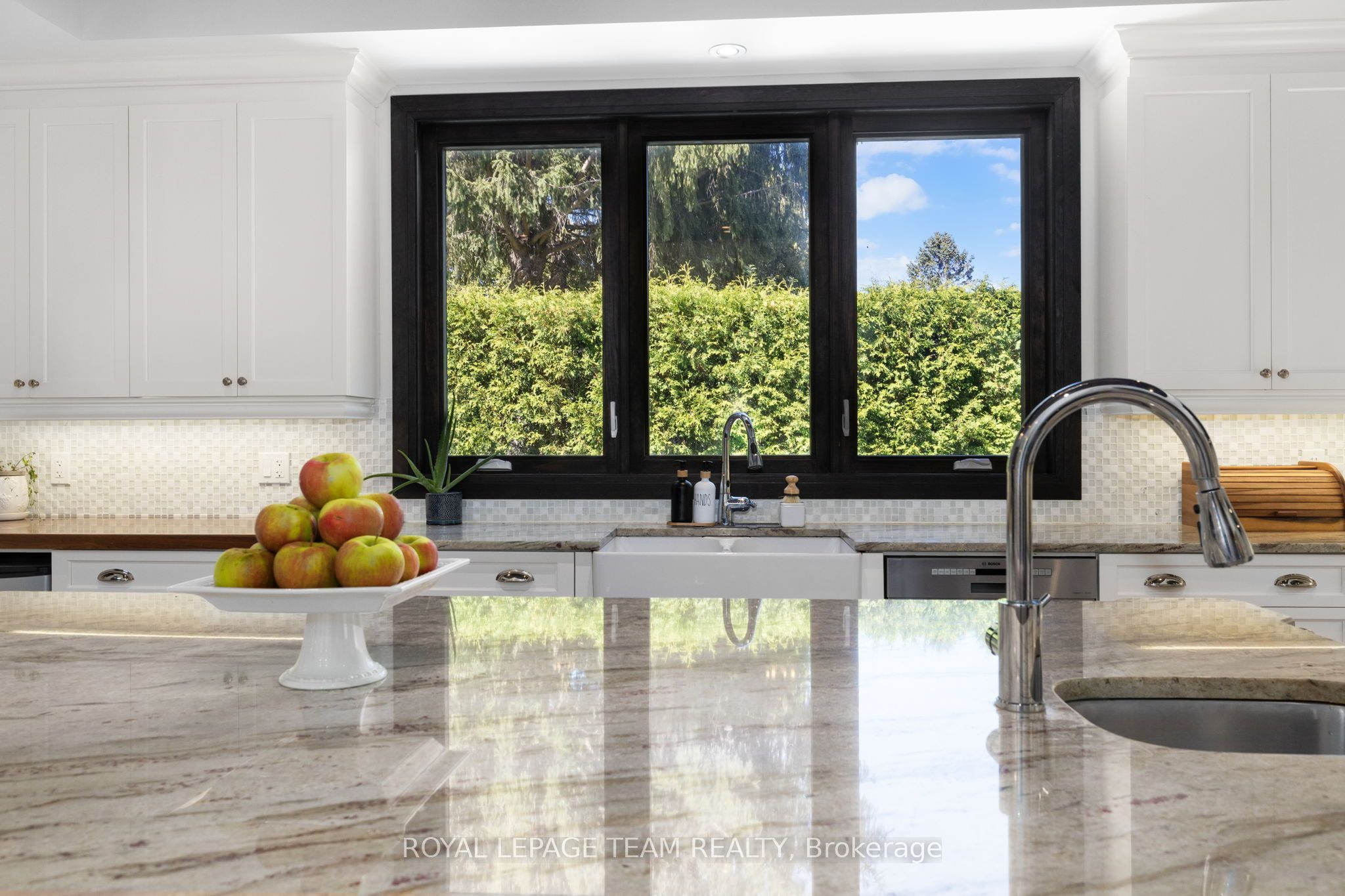 60 De La Rive Drive Property Photo 13