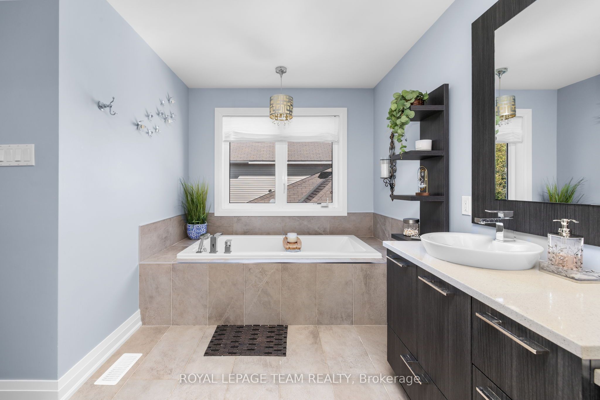 60 De La Rive Drive Property Photo 28