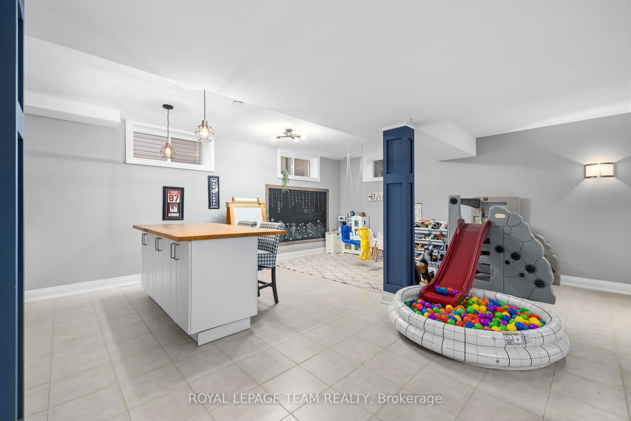 60 De La Rive Drive Property Photo 33