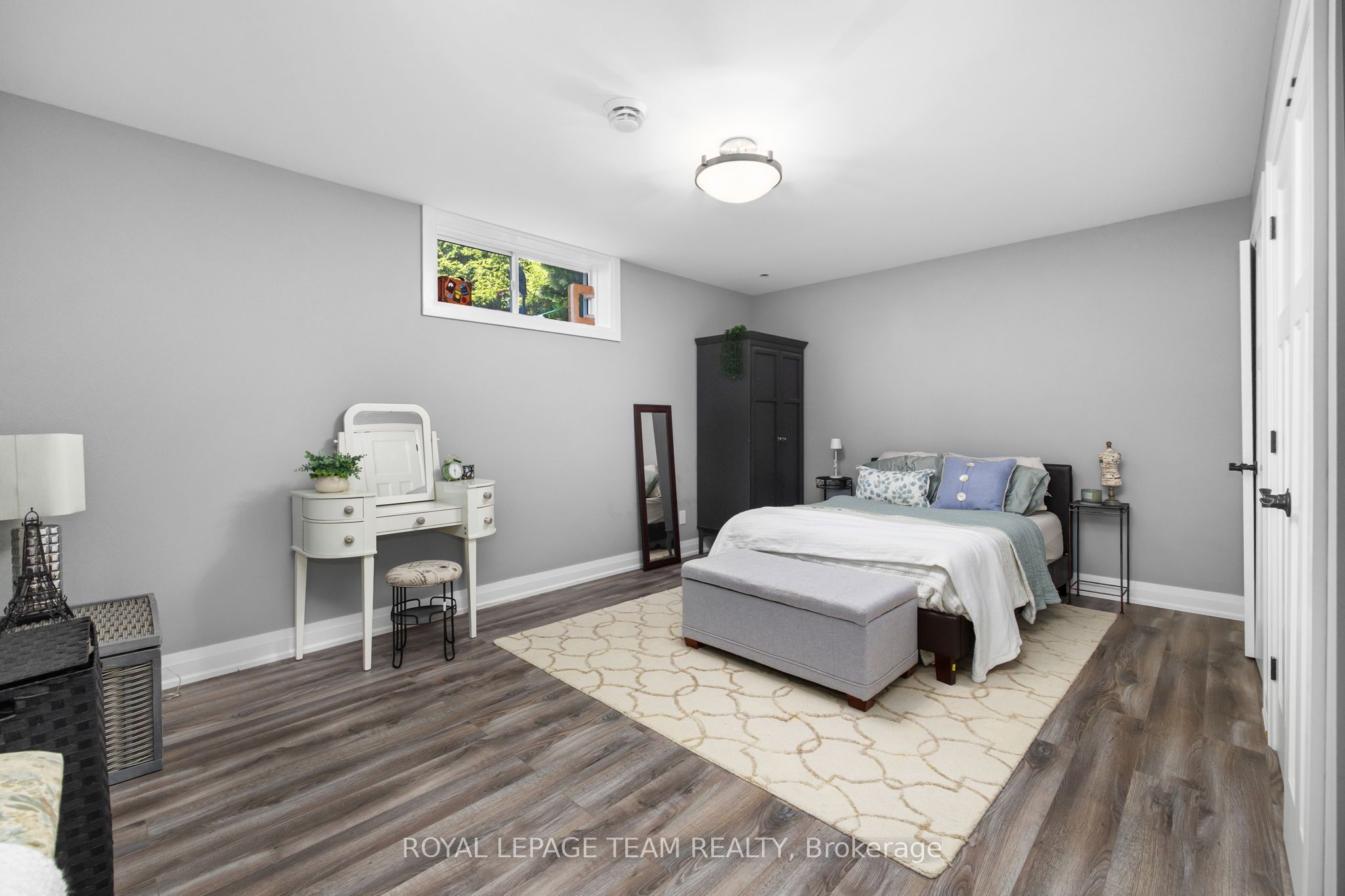 60 De La Rive Drive Property Photo 36