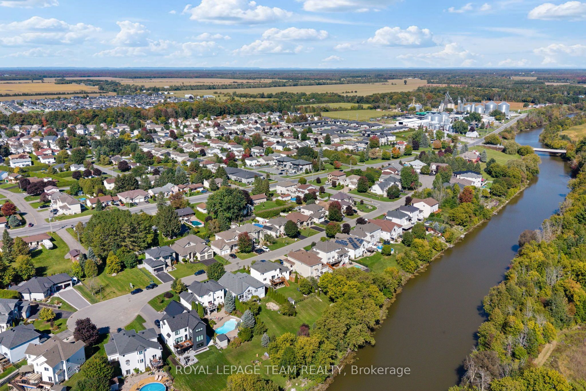 60 De La Rive Drive Property Photo 46