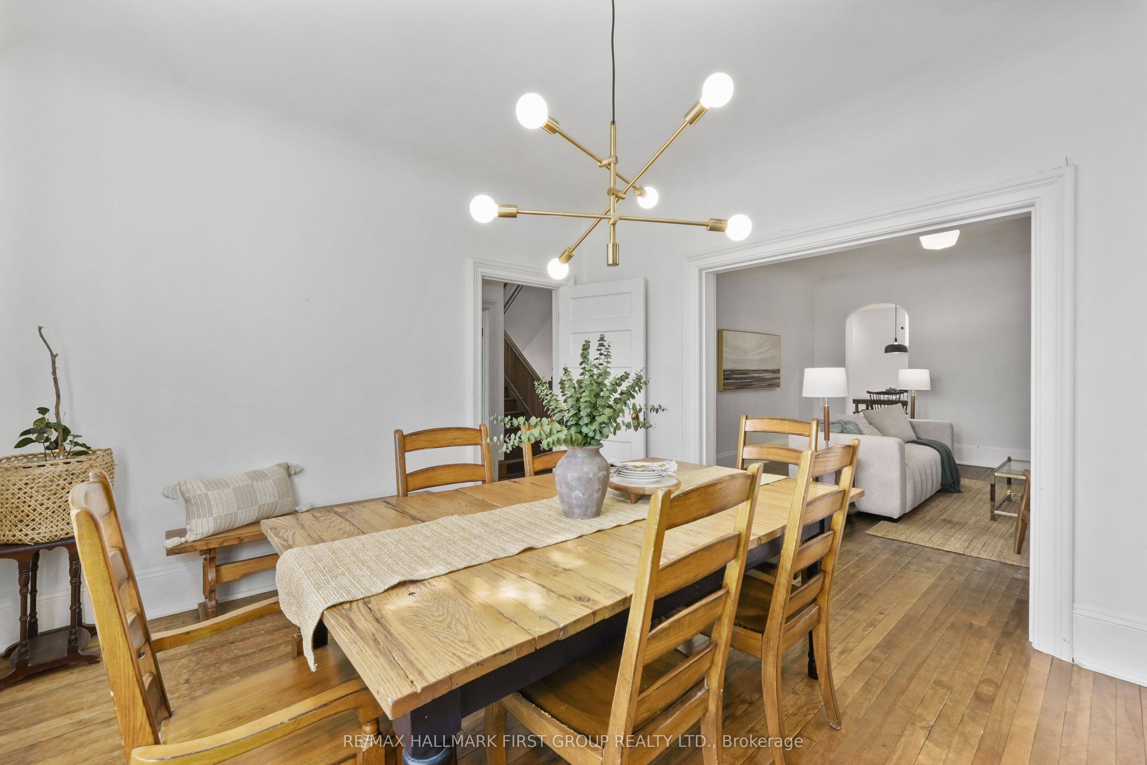 63 King Street E Property Photo 8
