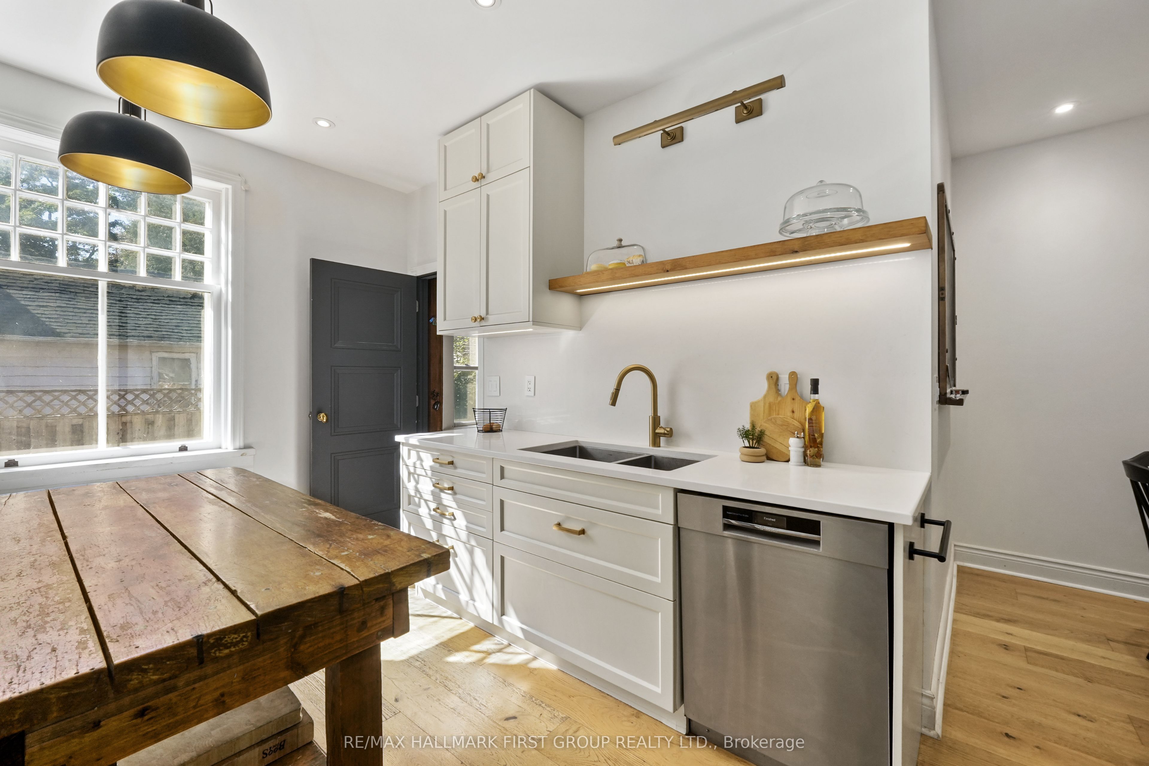 63 King Street E Property Photo 18