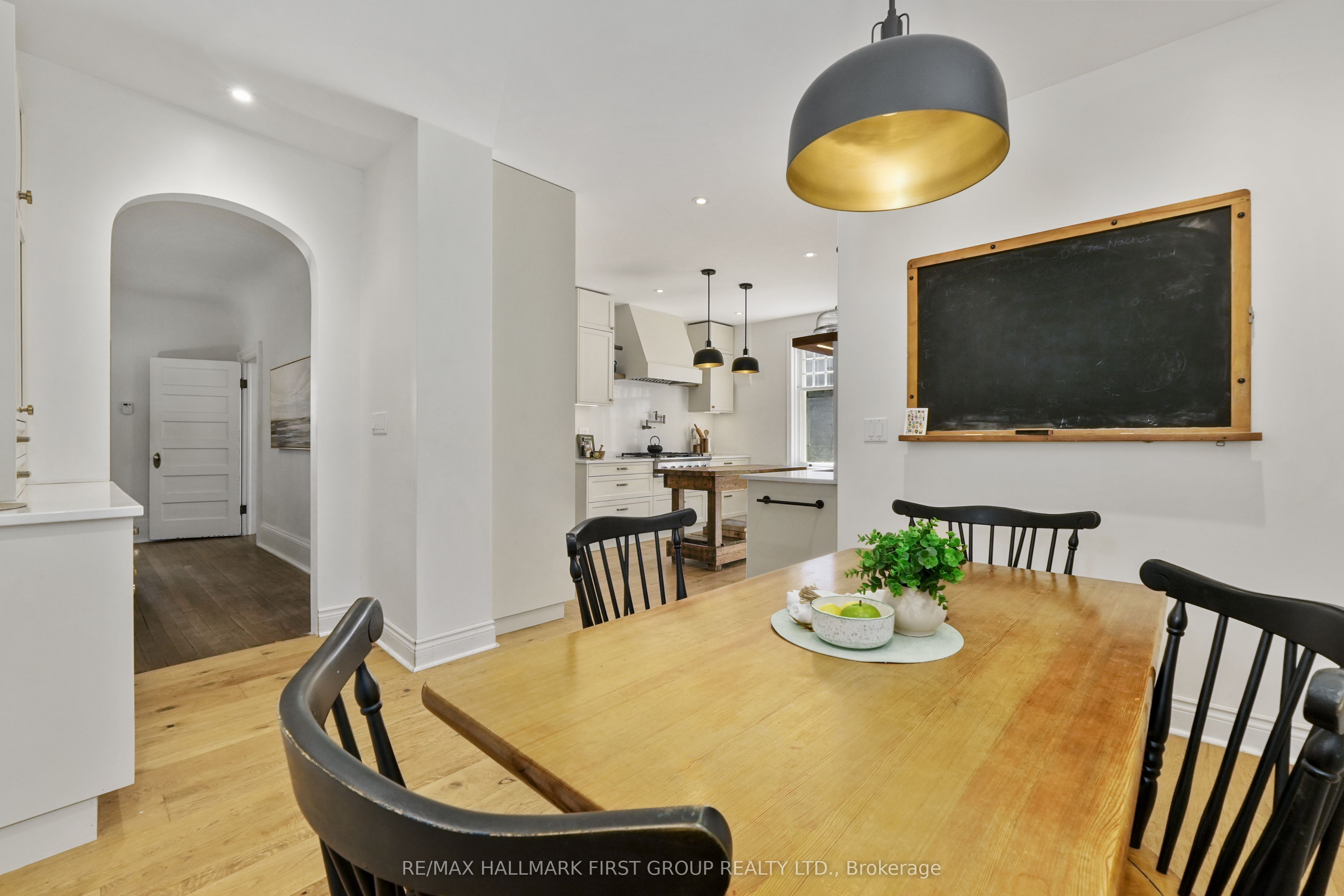 63 King Street E Property Photo 24