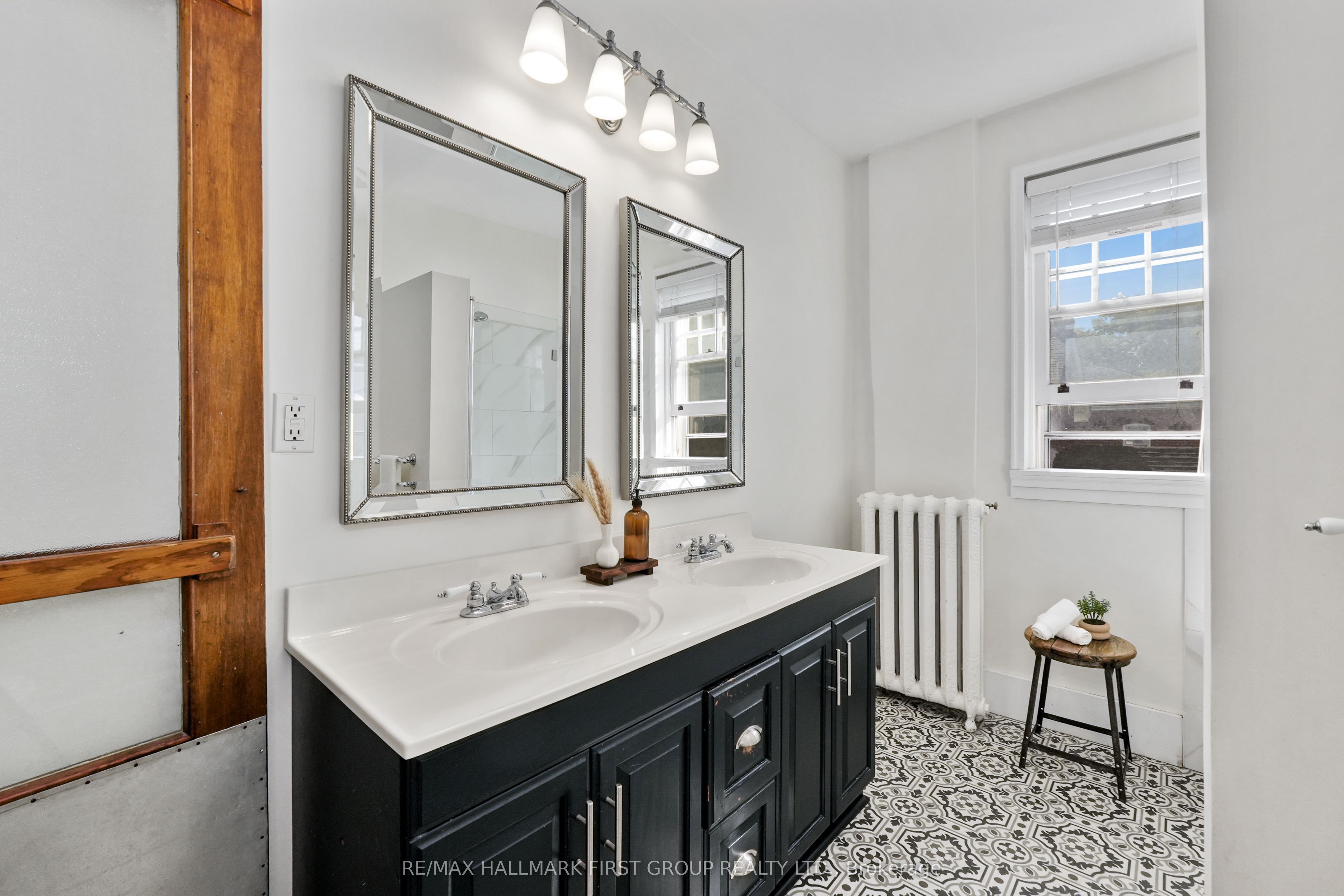 63 King Street E Property Photo 31