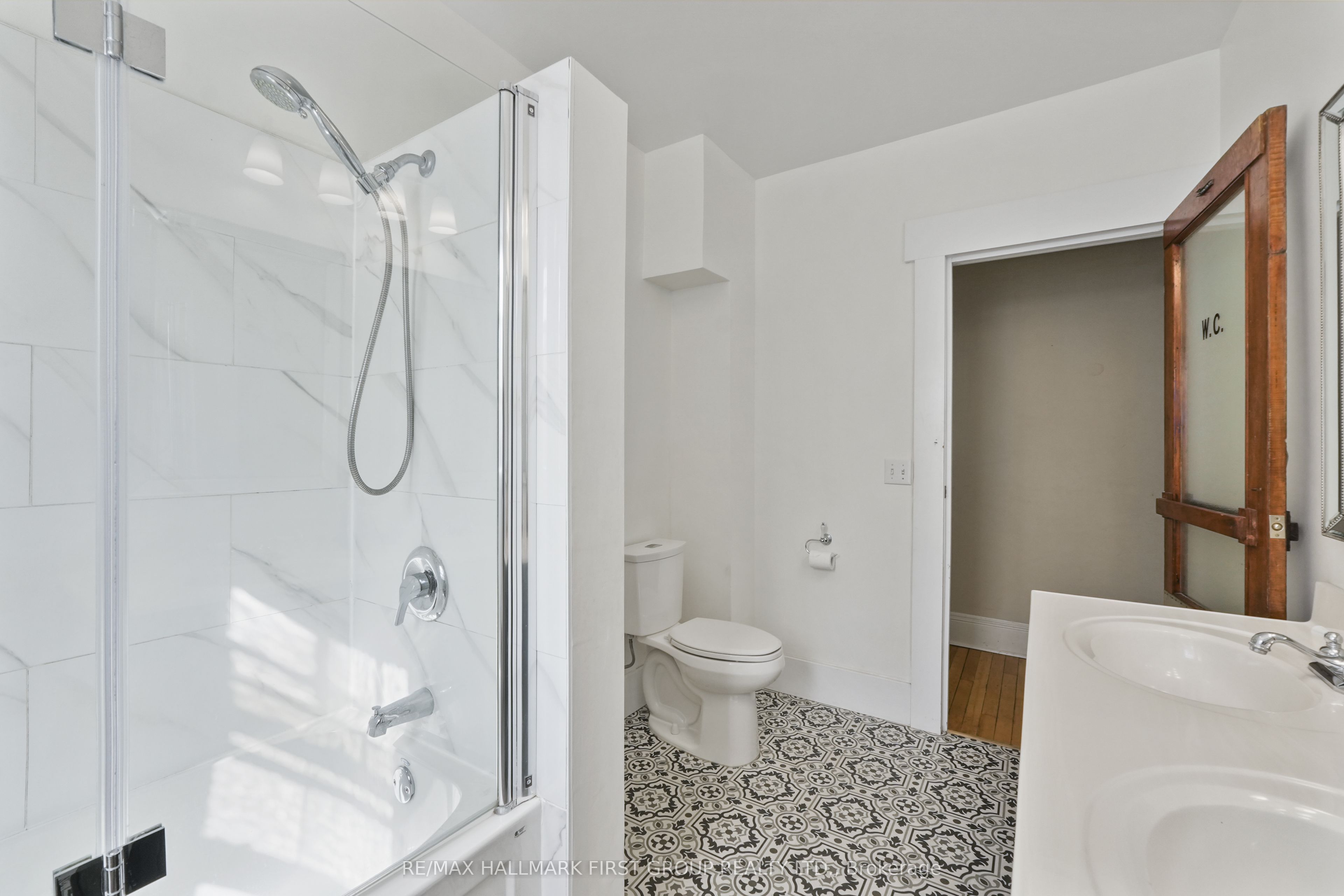 63 King Street E Property Photo 33