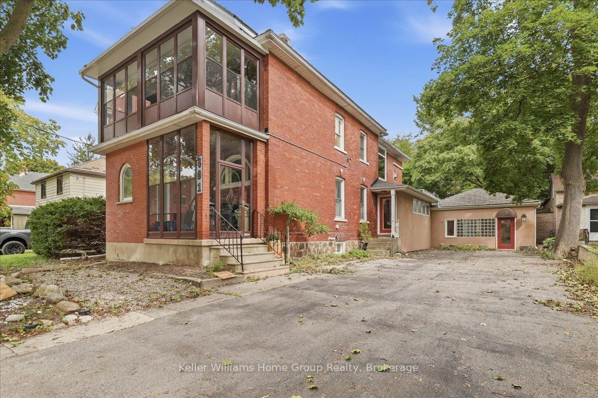 401 Laurel Street Property Photo 1
