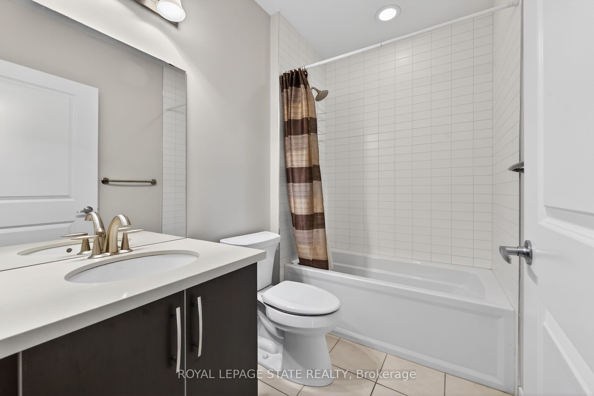 90 Charlton Avenue W 804 Property Photo 15