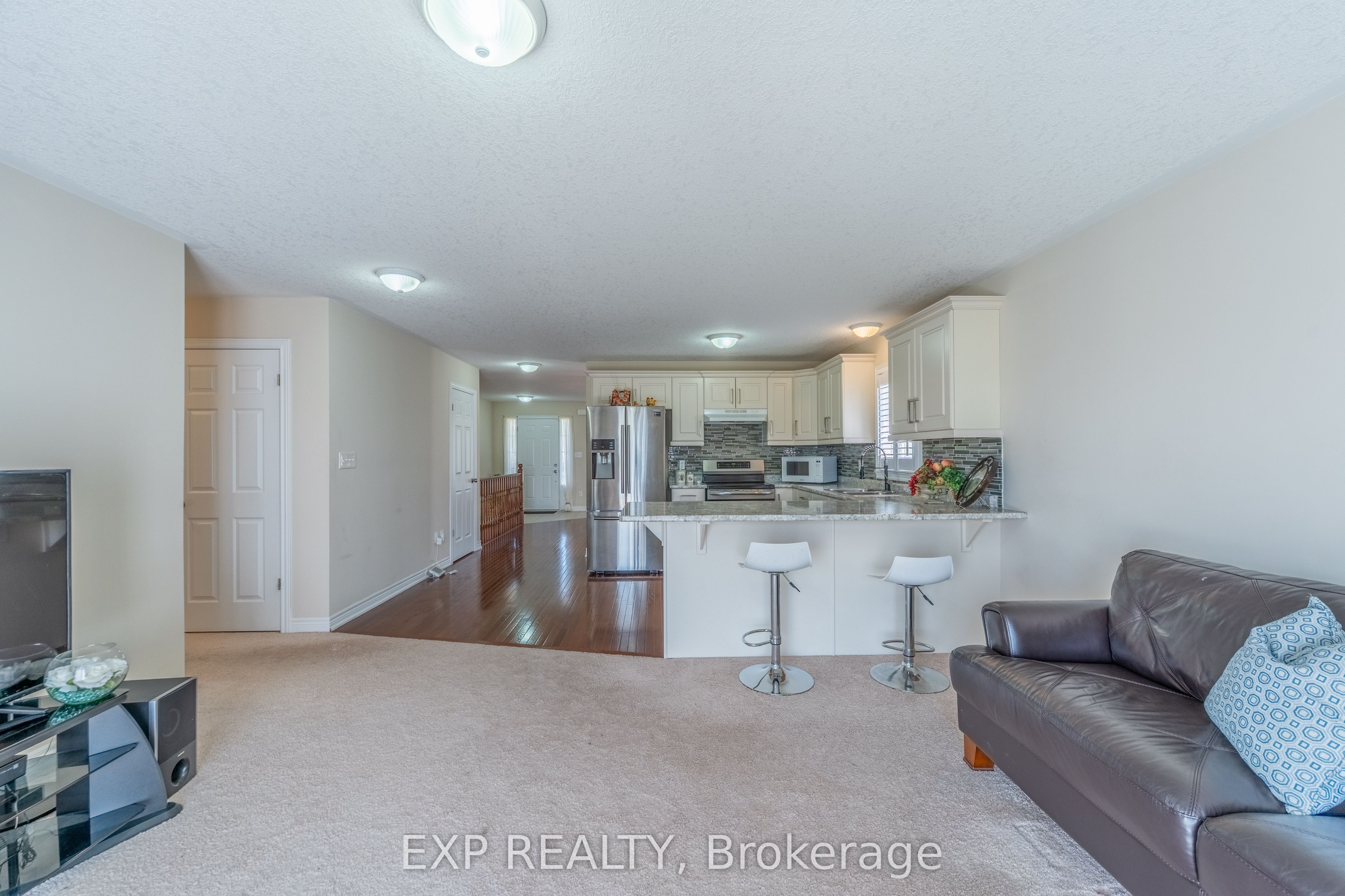 37 Helen Drive E Property Photo 15