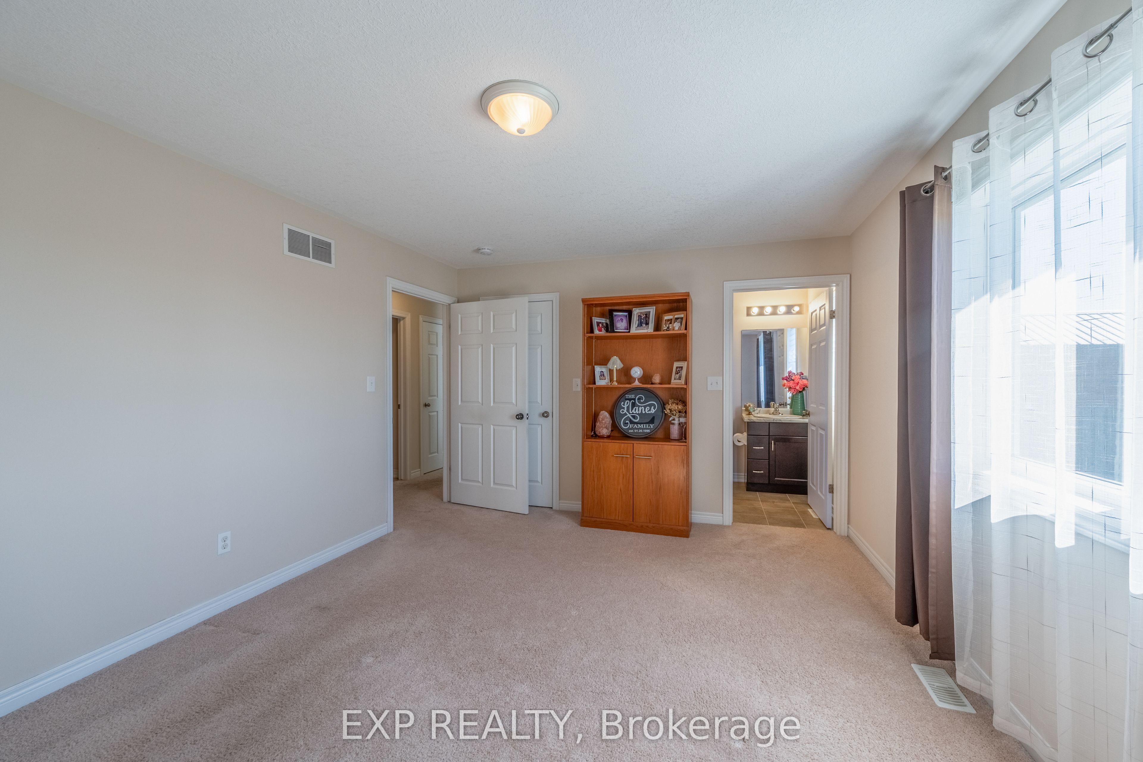 37 Helen Drive E Property Photo 16