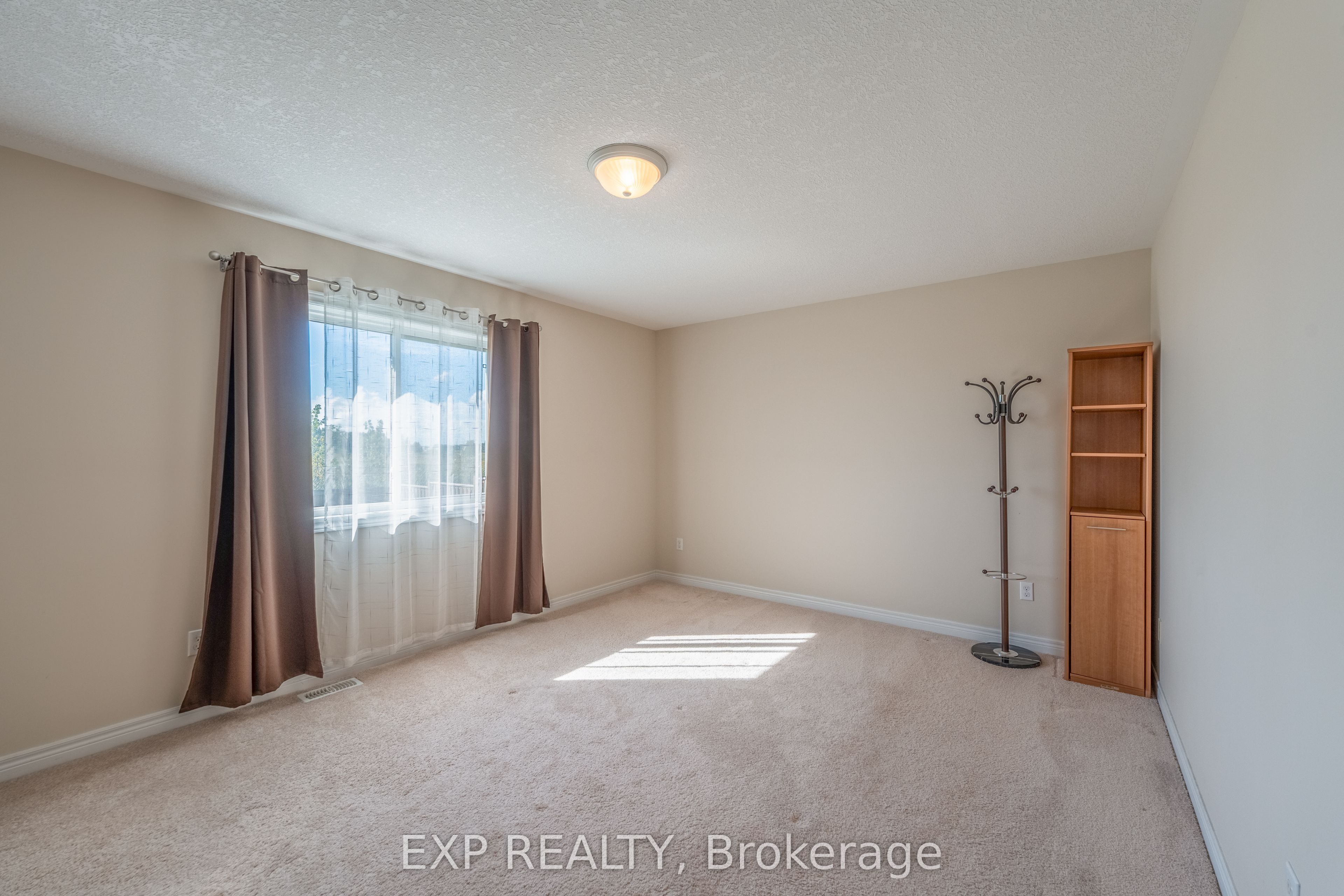 37 Helen Drive E Property Photo 17