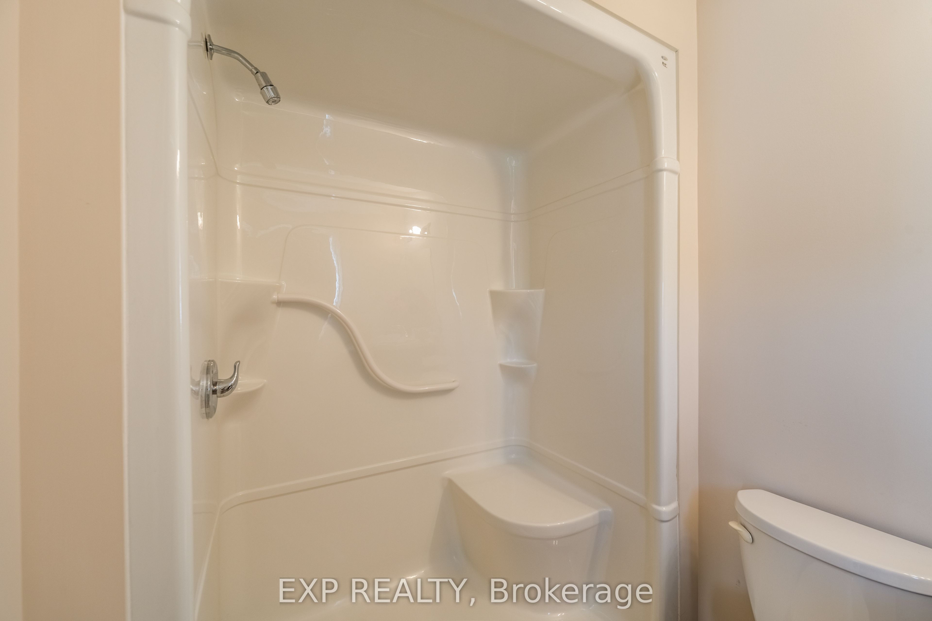 37 Helen Drive E Property Photo 19