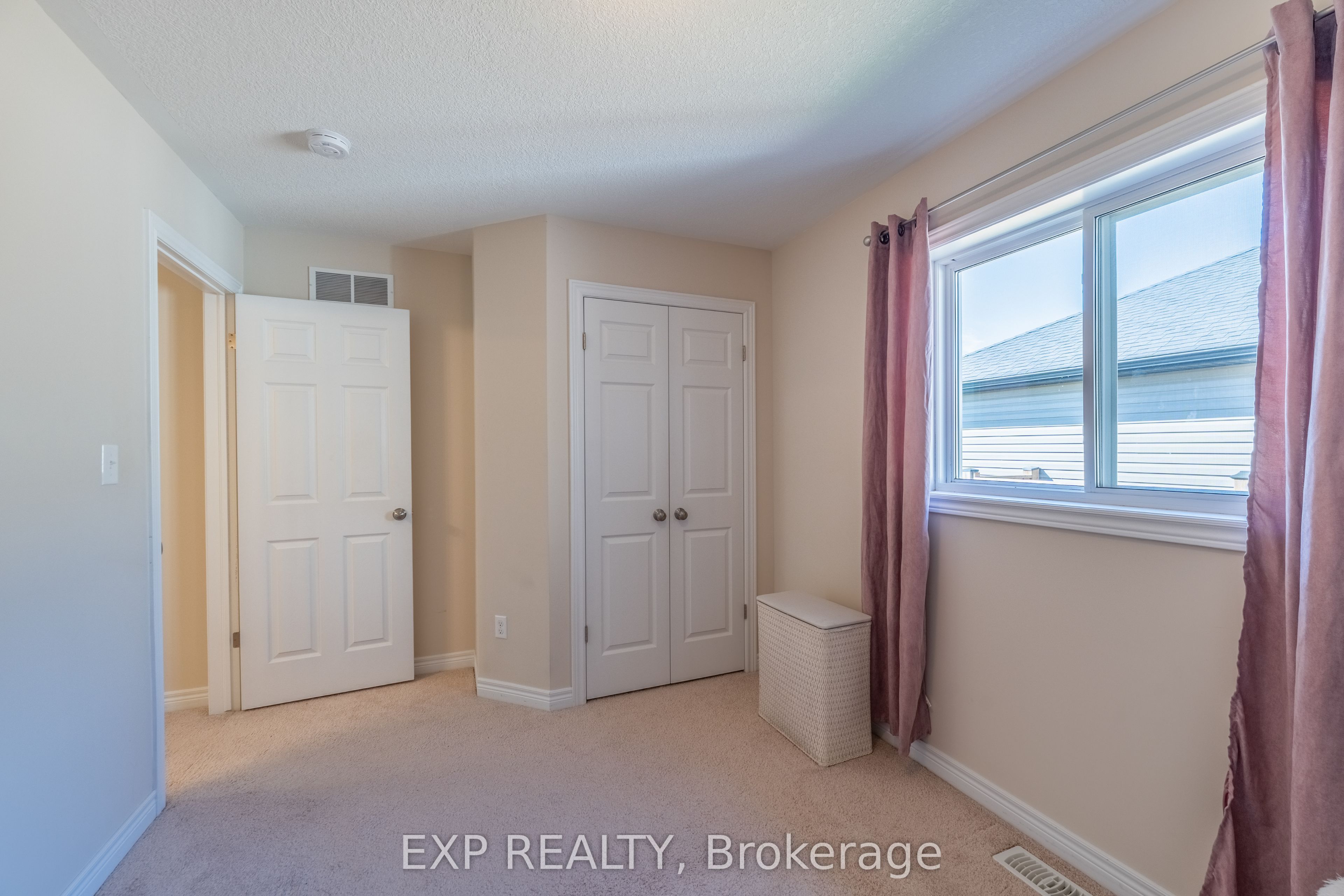 37 Helen Drive E Property Photo 22